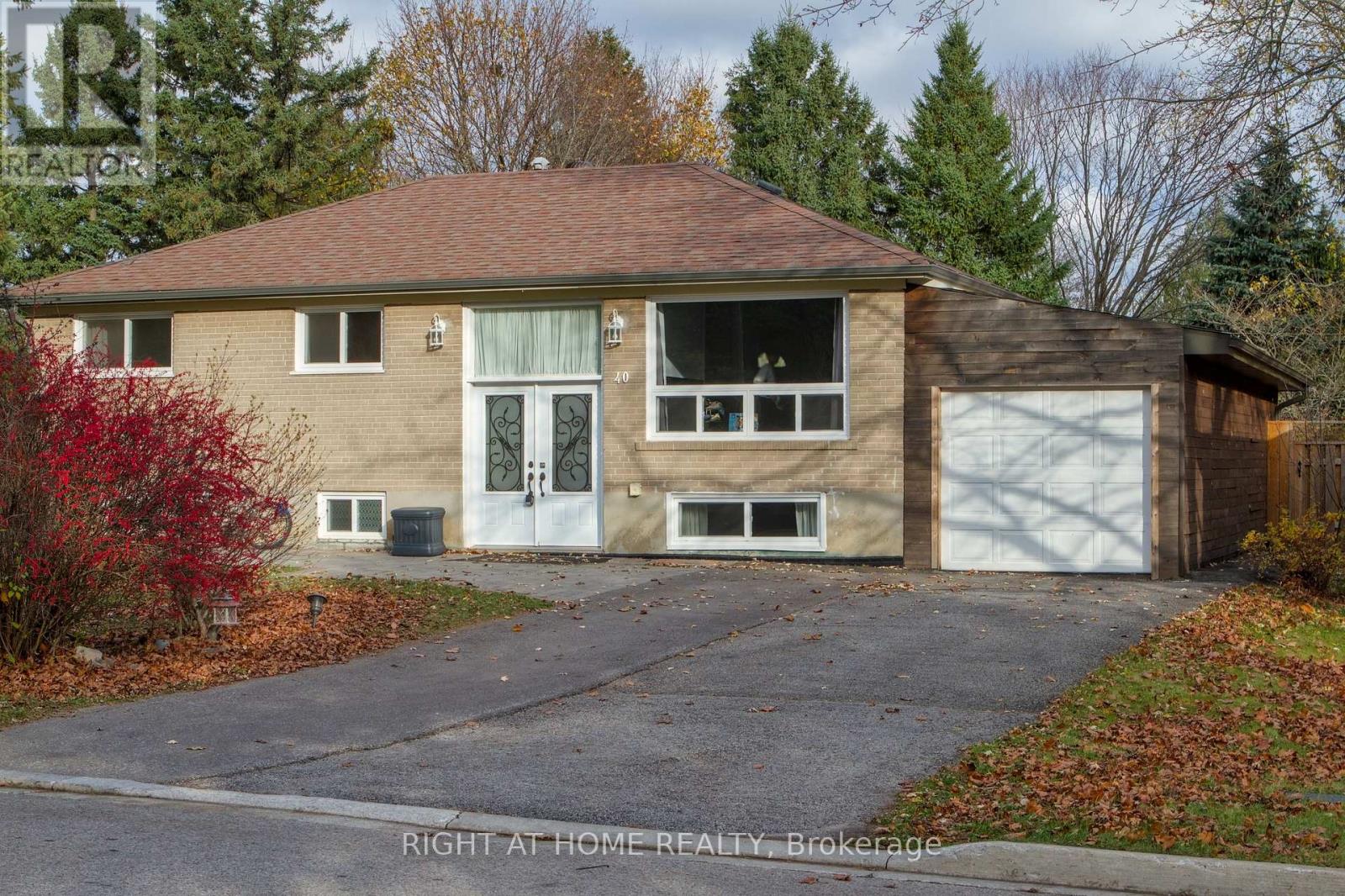 MAIN - 40 FOREHT CRESCENT, Aurora, Ontario