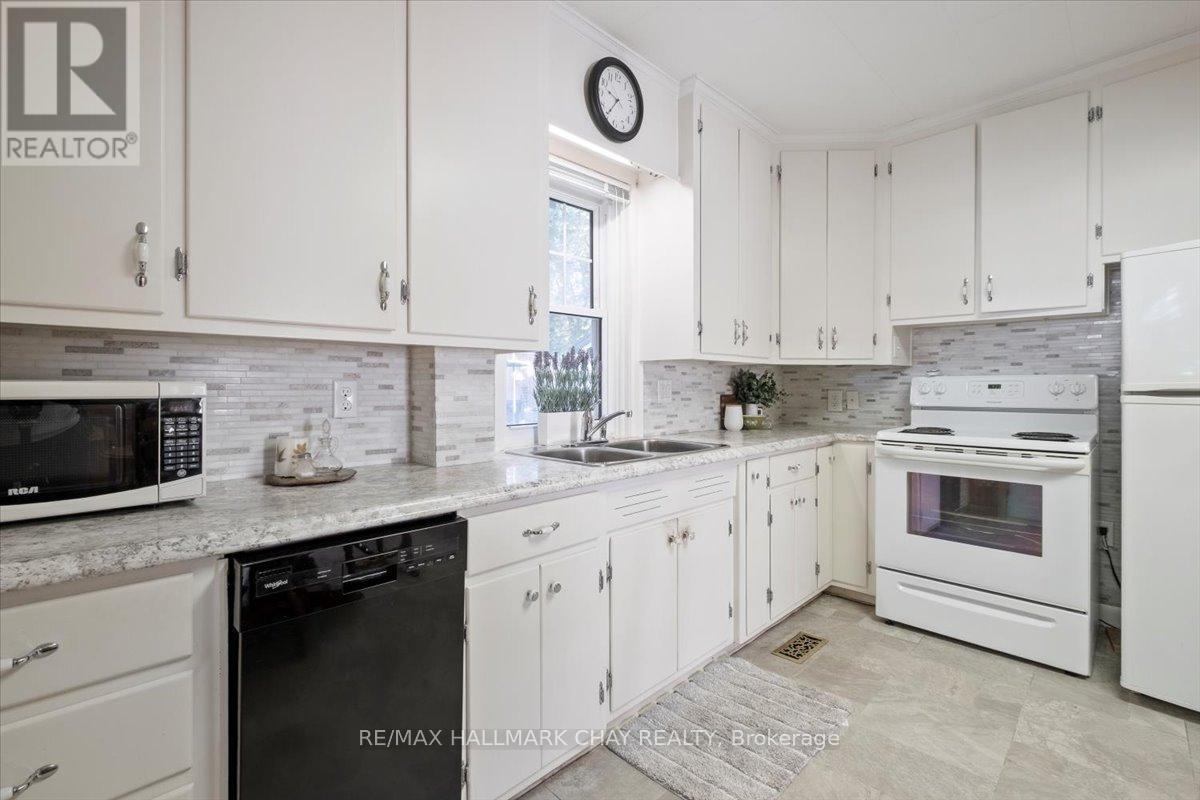 63 King Street S, New Tecumseth, Ontario  L9R 1B6 - Photo 5 - N12612268