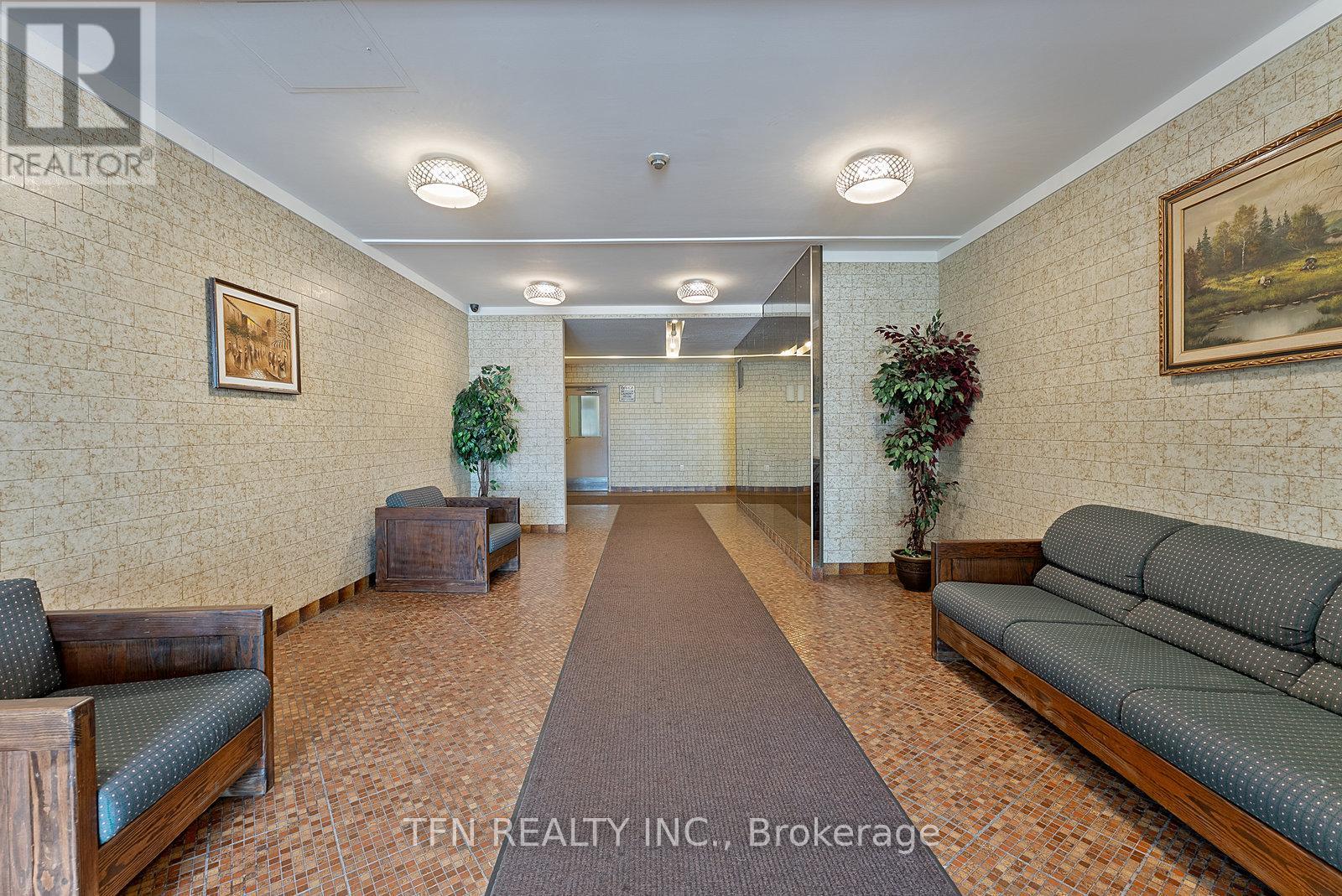 707 - 10330 Yonge Street W, Richmond Hill, Ontario  L4C 5N1 - Photo 5 - N12612300