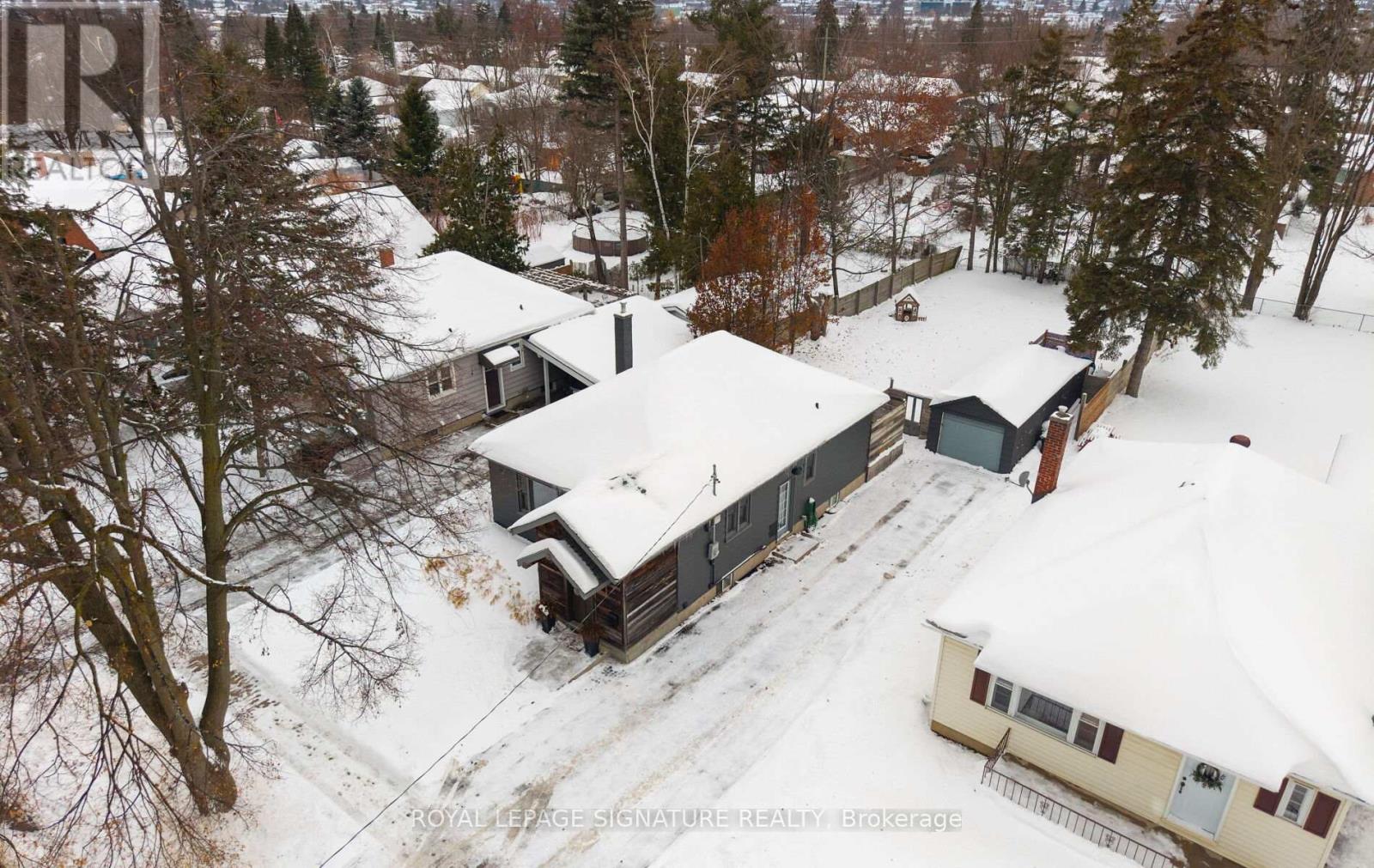 122 Queen Street, Barrie (Codrington), Ontario  L4M 1Z5 - Photo 3 - S12612112