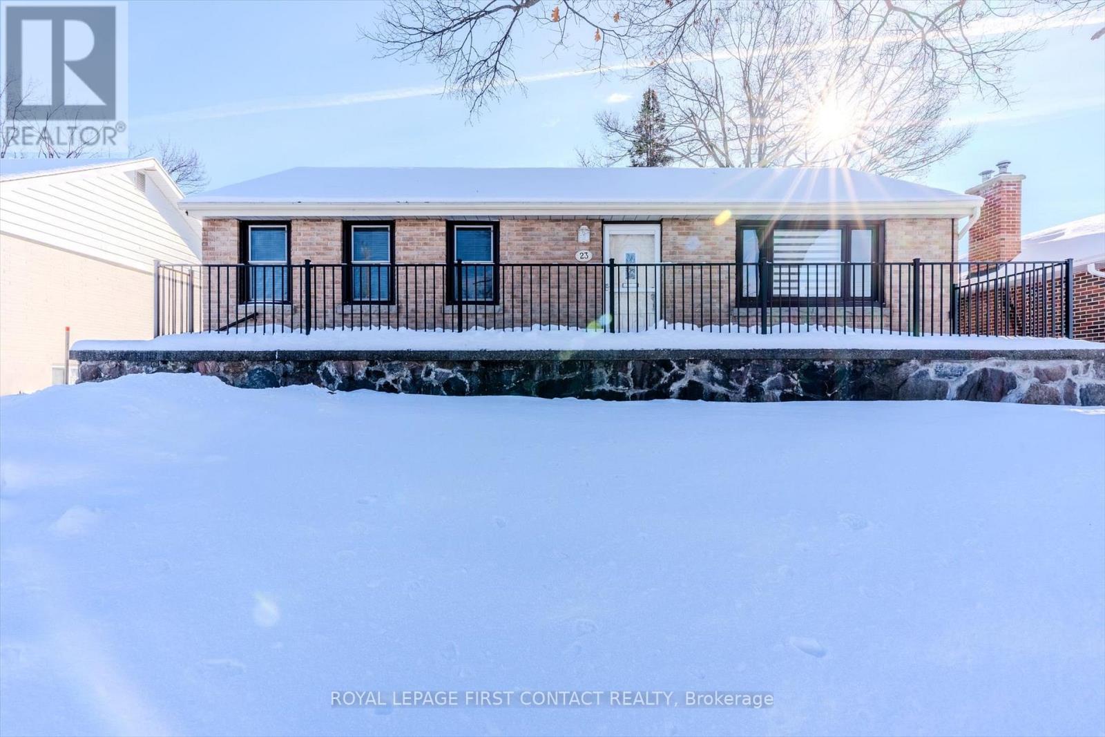 Unit A - 23 Shannon Street, Barrie, Ontario  L4M 2K7 - Photo 1 - S12612116