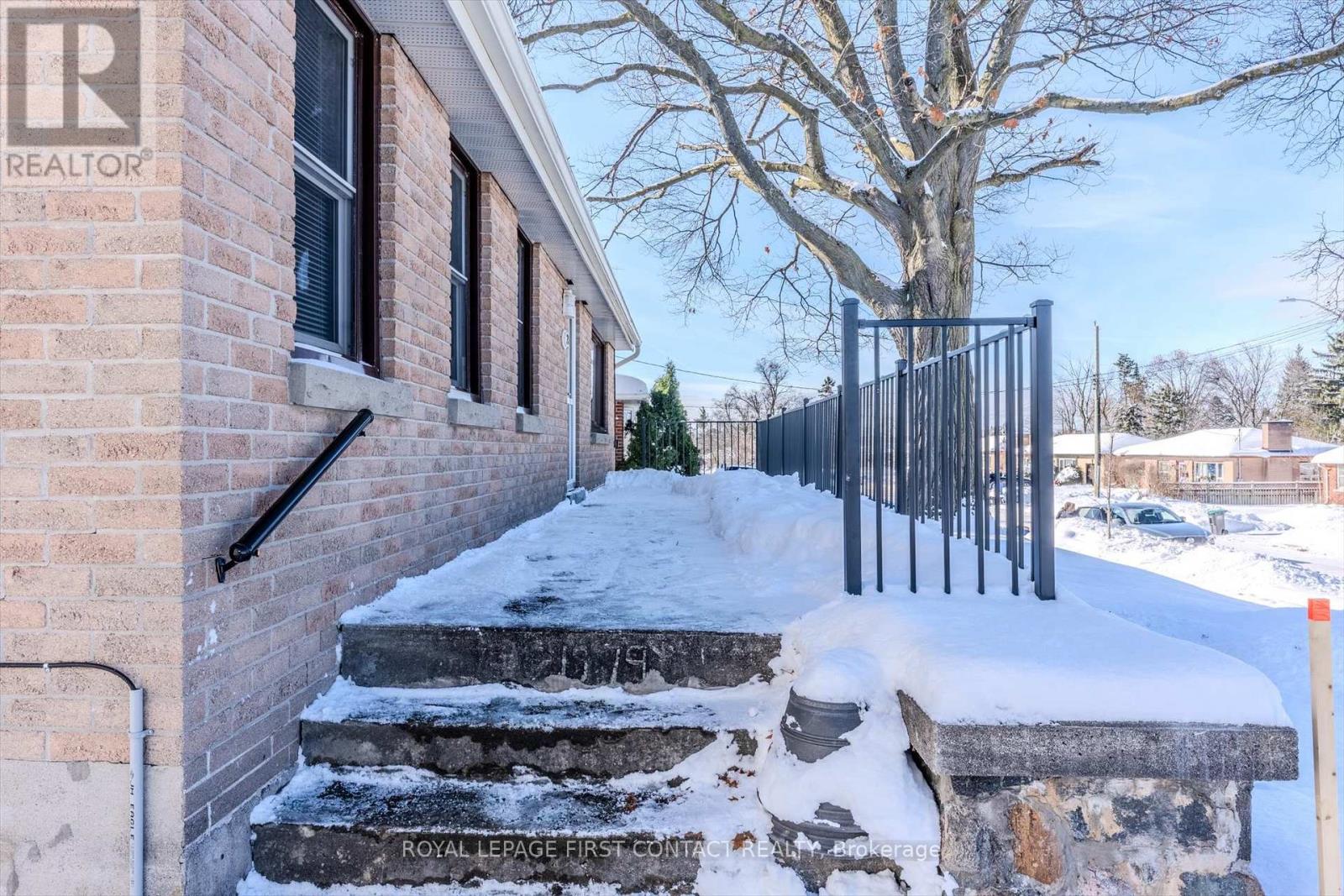 Unit A - 23 Shannon Street, Barrie, Ontario  L4M 2K7 - Photo 2 - S12612116