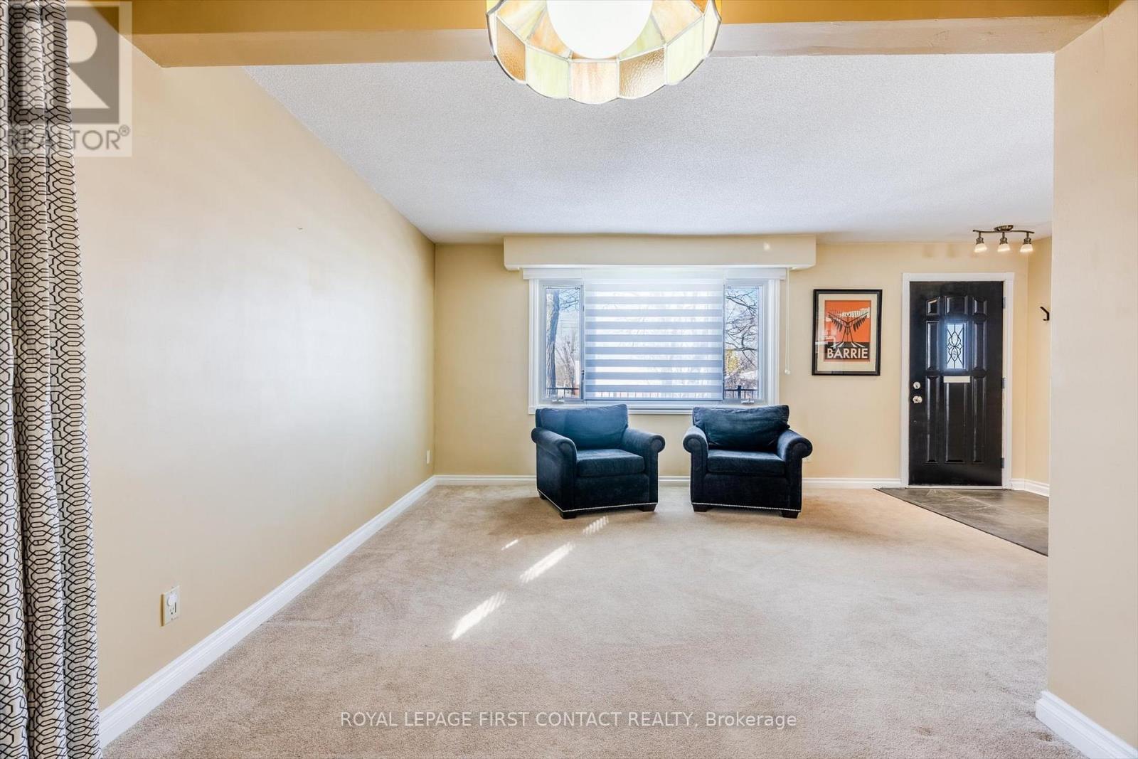 Unit A - 23 Shannon Street, Barrie, Ontario  L4M 2K7 - Photo 4 - S12612116