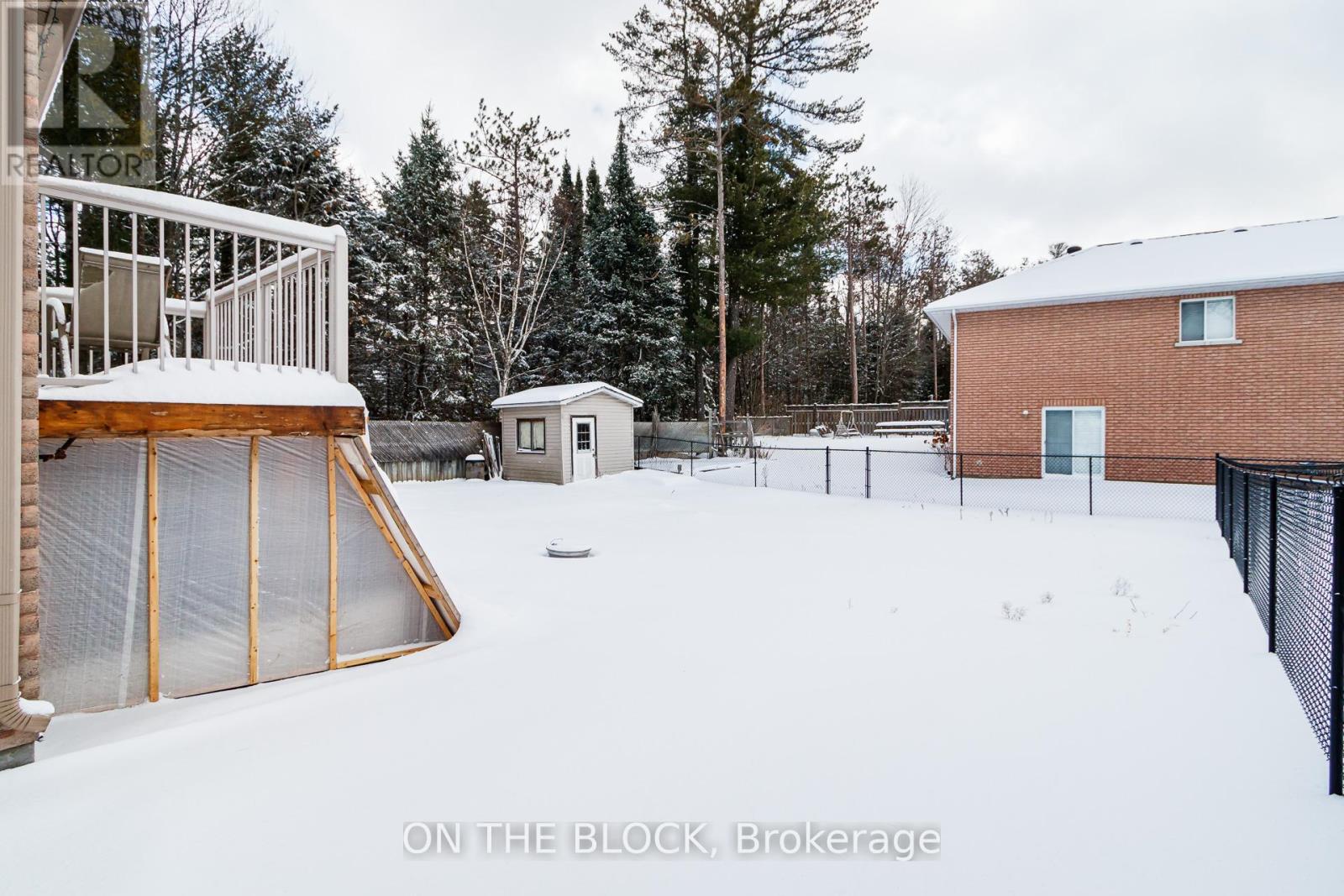 589 River Road E, Wasaga Beach, Ontario  L9Z 2M2 - Photo 21 - S12612166