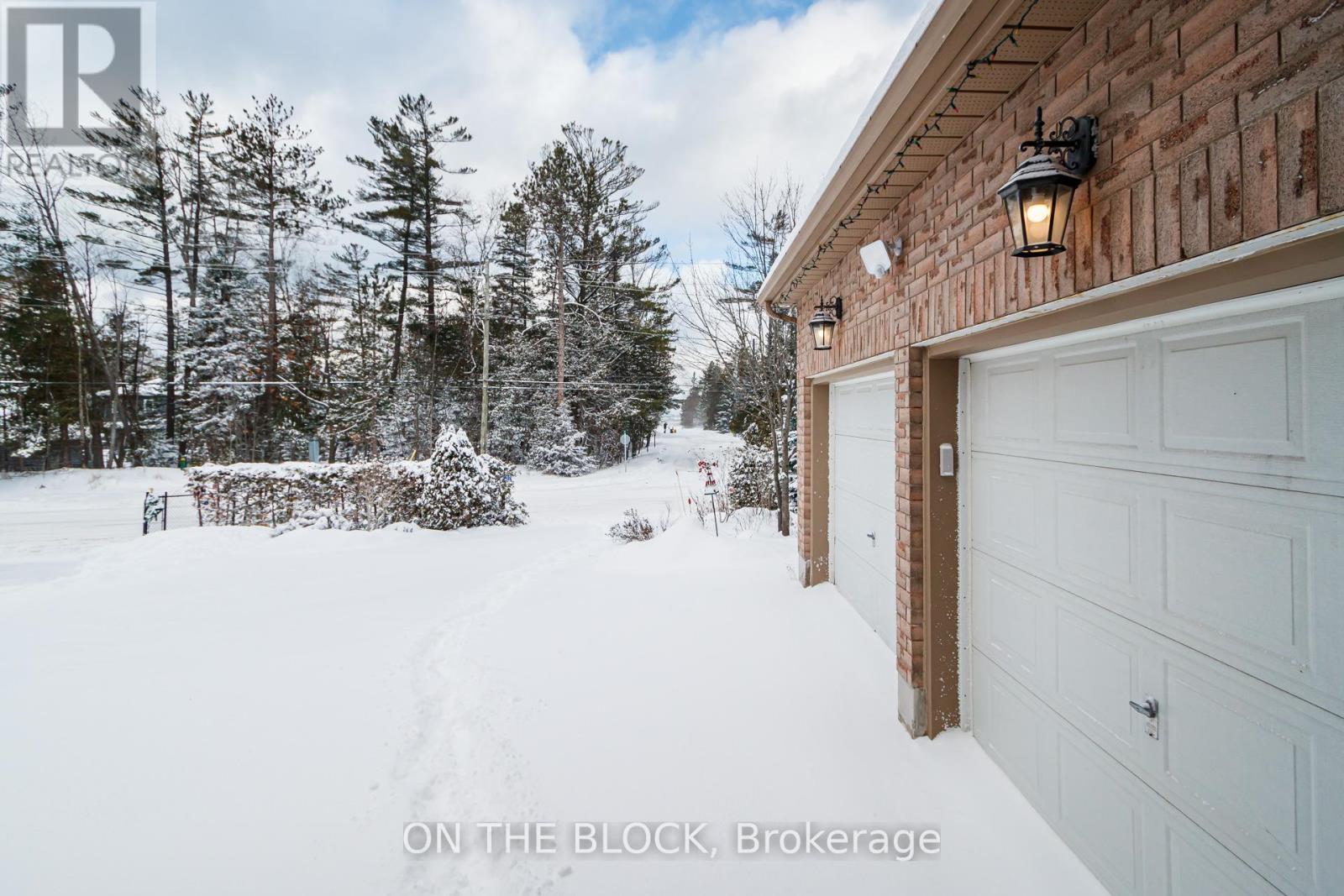 589 River Road E, Wasaga Beach, Ontario  L9Z 2M2 - Photo 22 - S12612166