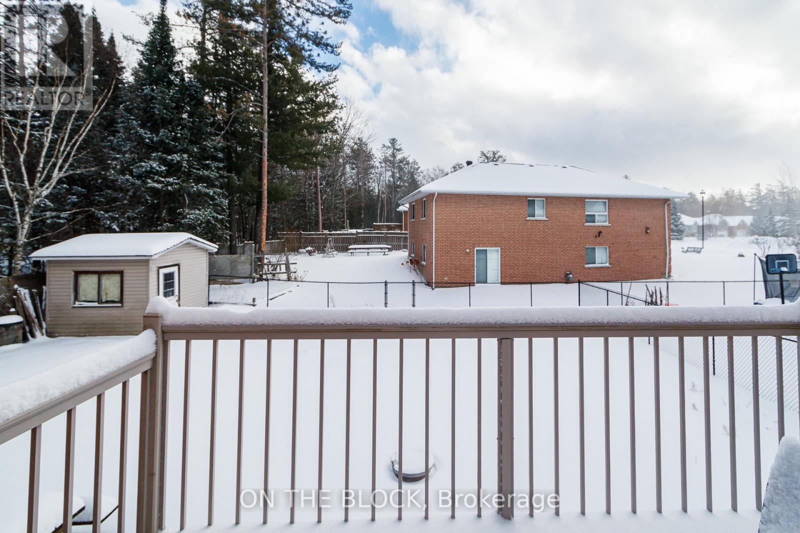 589 River Road E, Wasaga Beach, Ontario  L9Z 2M2 - Photo 6 - S12612166