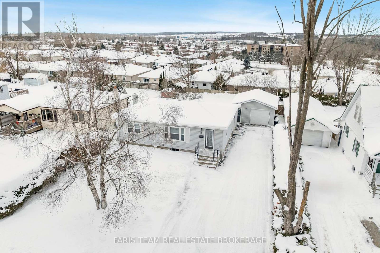 15 Derby Street, Orillia, Ontario  L3V 5R4 - Photo 1 - S12612234