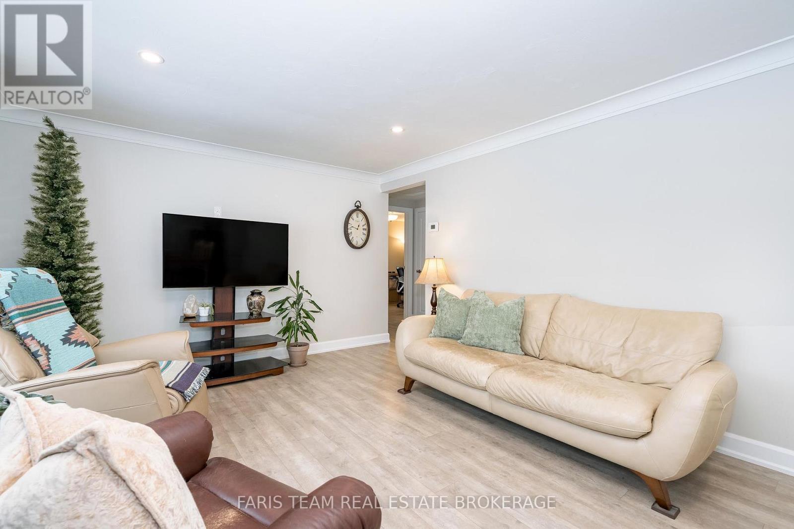 15 Derby Street, Orillia, Ontario  L3V 5R4 - Photo 16 - S12612234