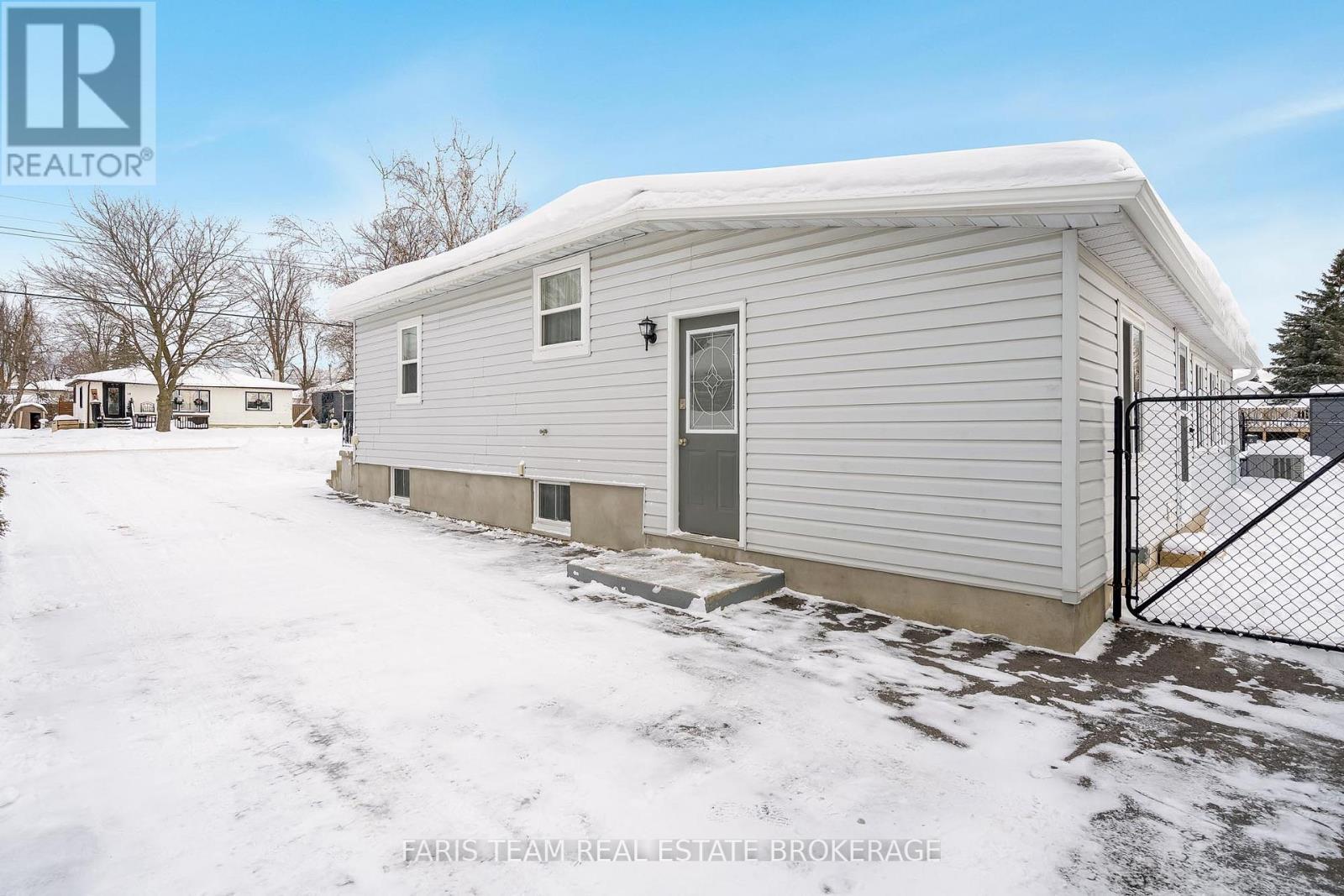 15 Derby Street, Orillia, Ontario  L3V 5R4 - Photo 5 - S12612234