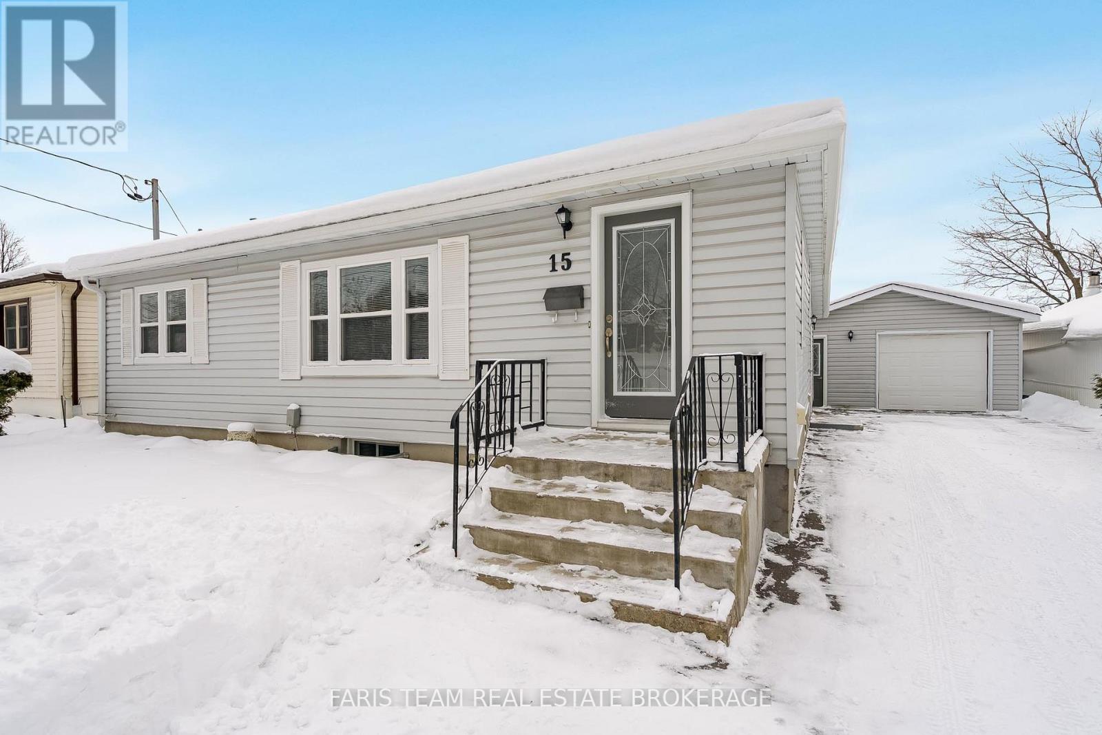 15 Derby Street, Orillia, Ontario  L3V 5R4 - Photo 6 - S12612234