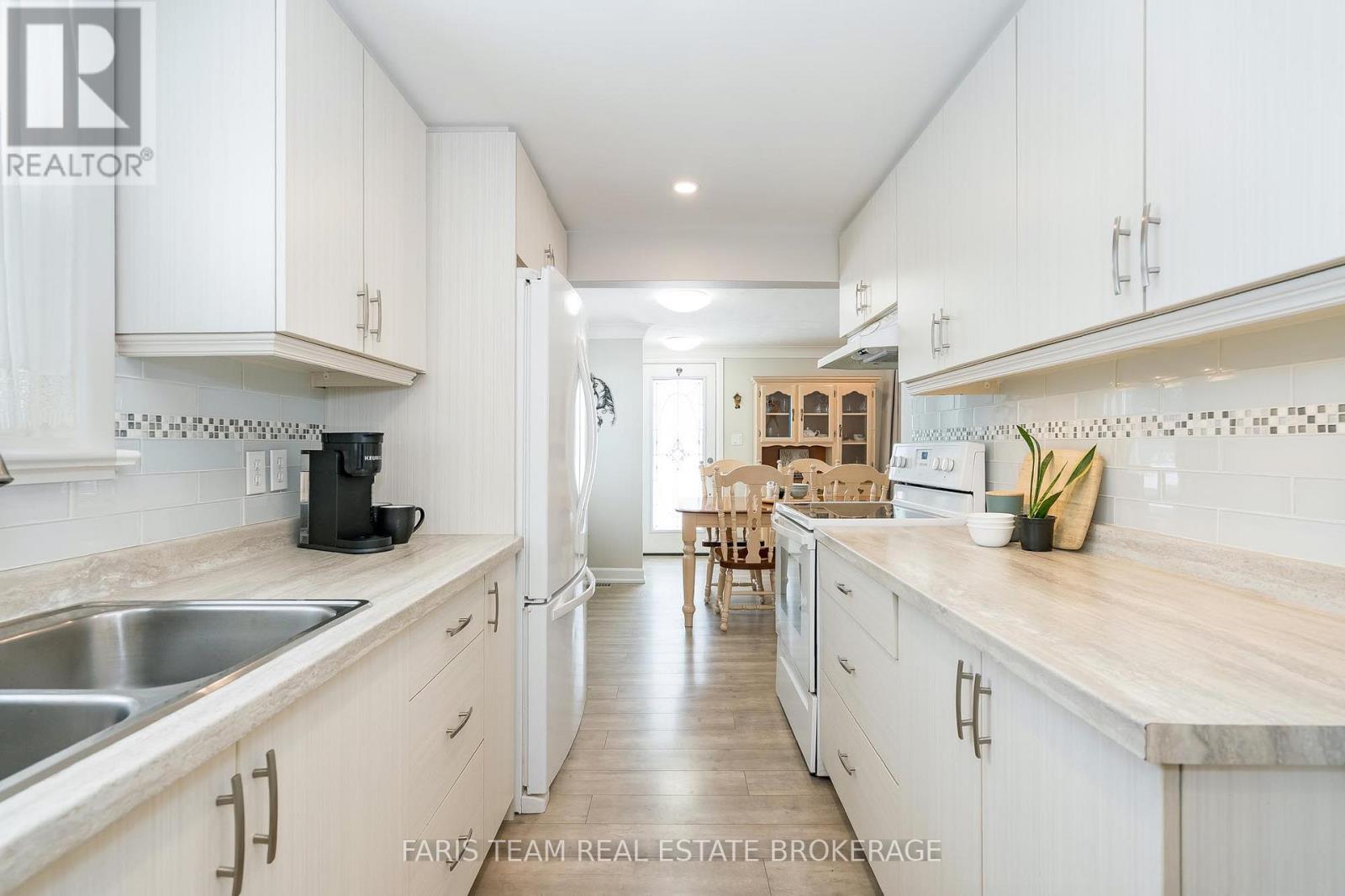 15 Derby Street, Orillia, Ontario  L3V 5R4 - Photo 7 - S12612234