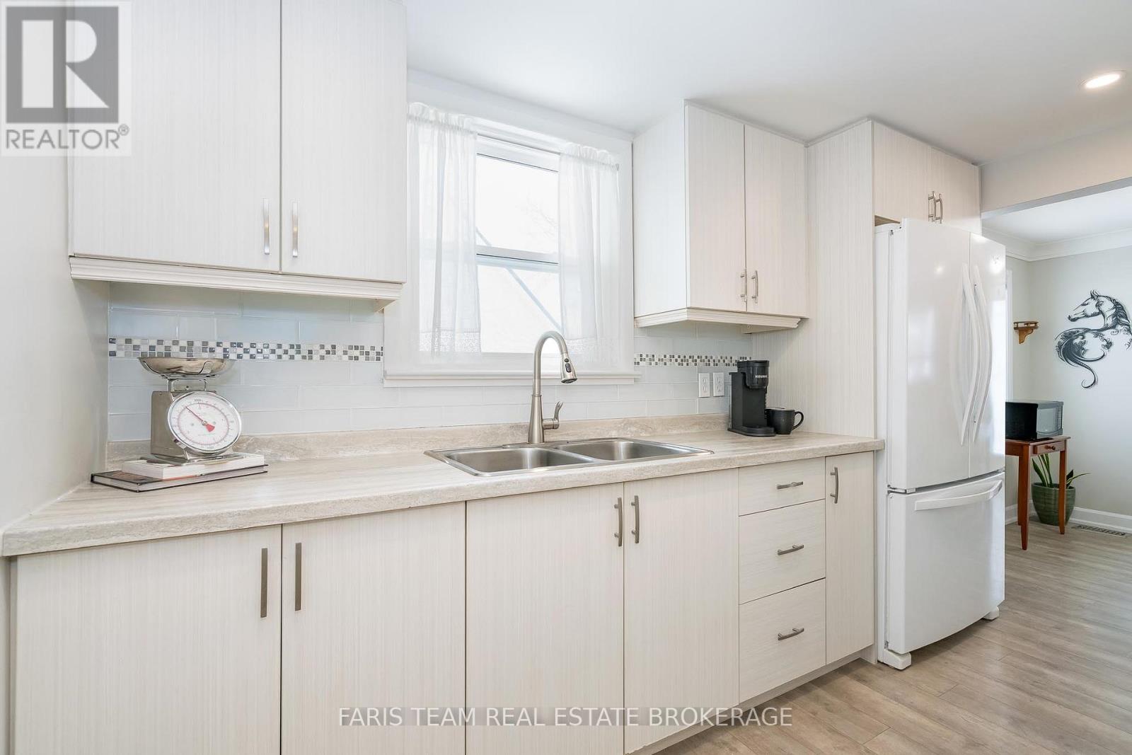 15 Derby Street, Orillia, Ontario  L3V 5R4 - Photo 8 - S12612234