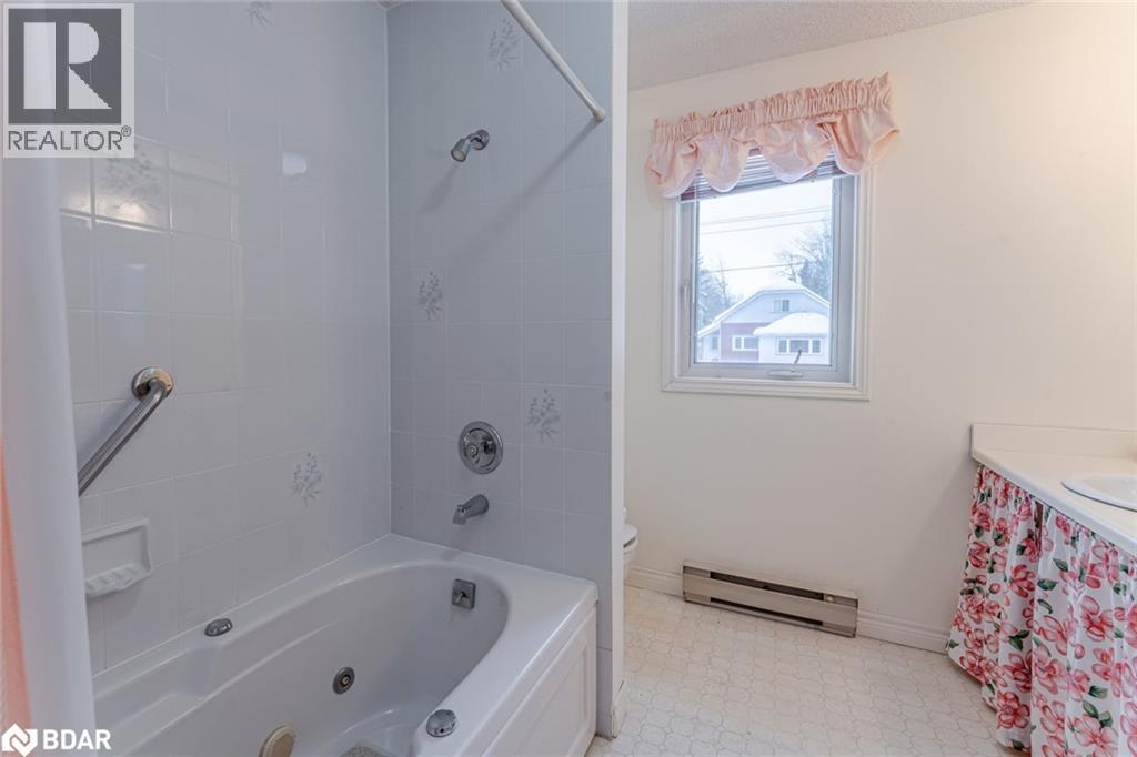 325 Ouida Street, Waubaushene, Ontario  L0K 2C0 - Photo 12 - 40793001