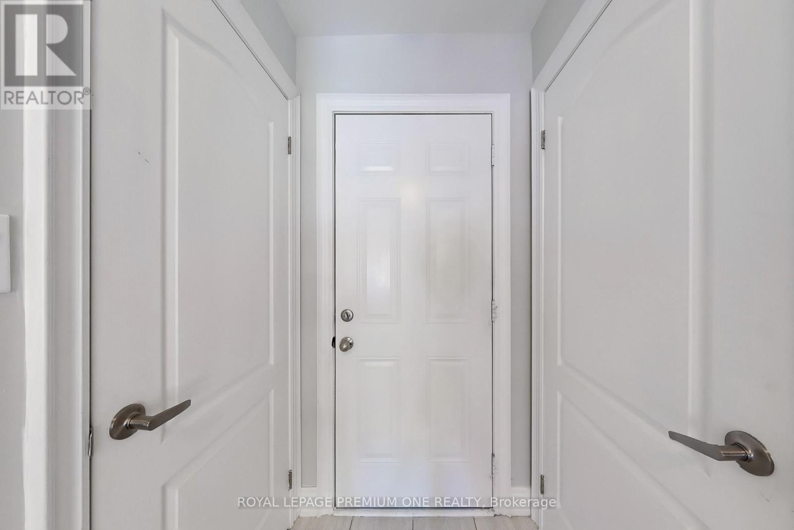 71 Dryden Way N, Toronto, Ontario  M9R 0B2 - Photo 19 - W12612090