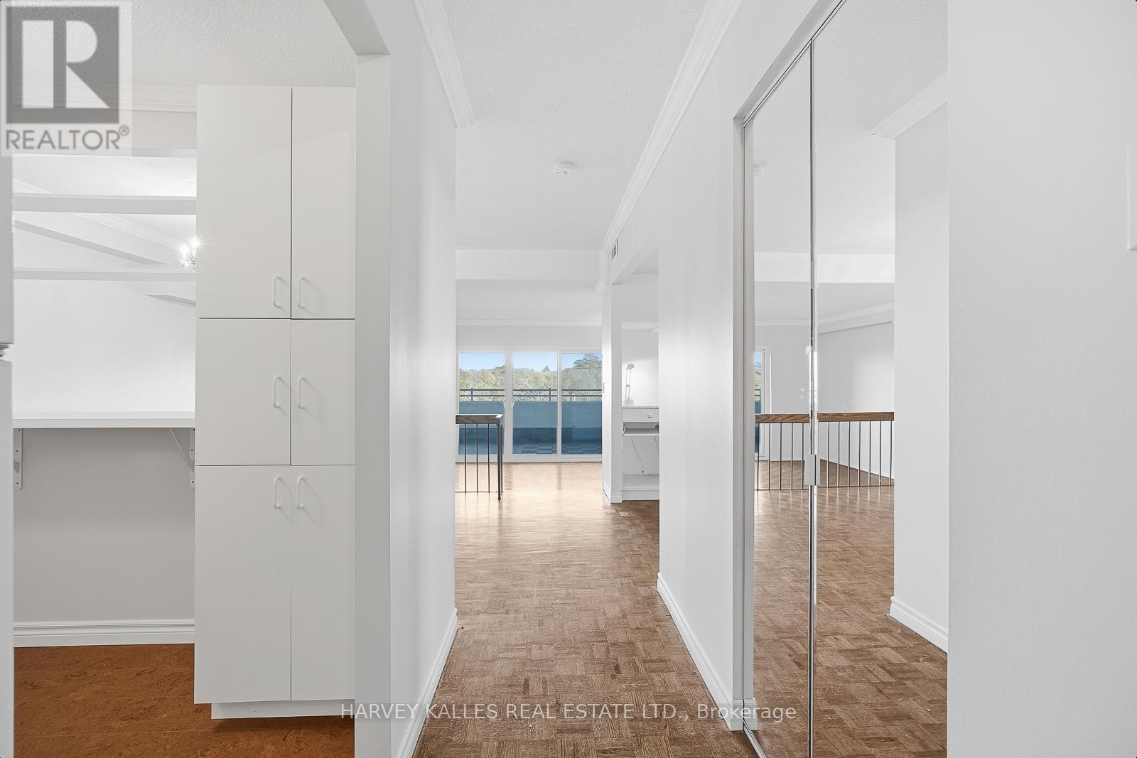 501 - 965 Inverhouse Drive, Mississauga, Ontario  L5J 4B4 - Photo 5 - W12612092