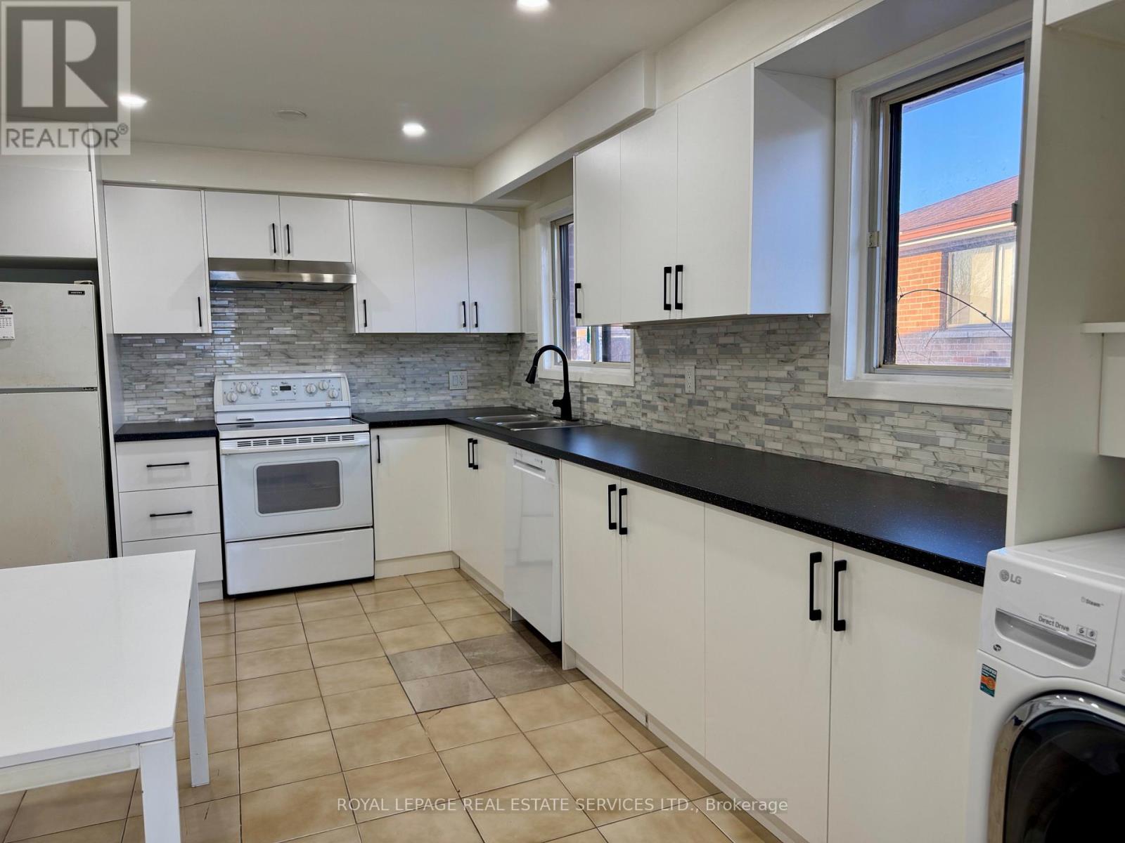 70 Hisey Crescent, Toronto (Black Creek), Ontario  M3N 1V1 - Photo 10 - W12612134