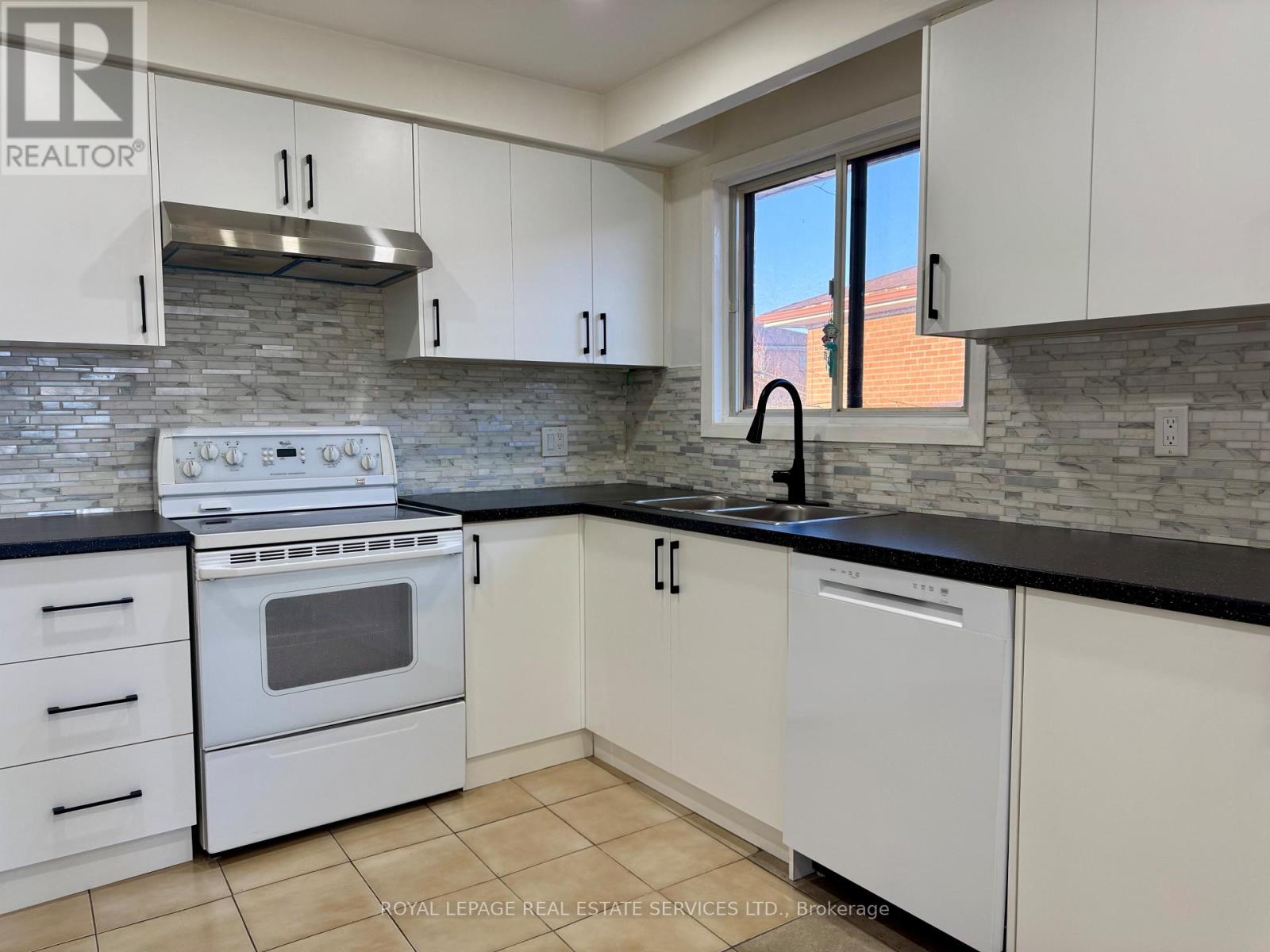 70 Hisey Crescent, Toronto (Black Creek), Ontario  M3N 1V1 - Photo 7 - W12612134