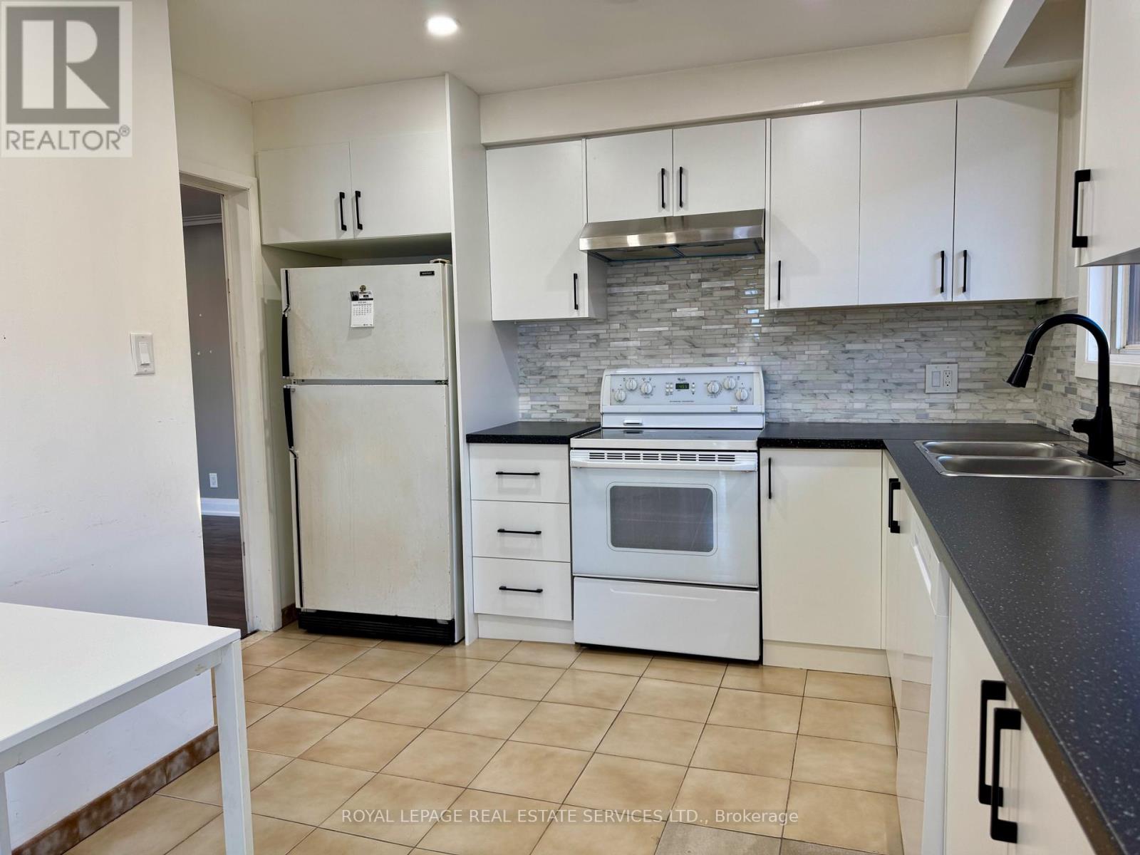 70 Hisey Crescent, Toronto (Black Creek), Ontario  M3N 1V1 - Photo 8 - W12612134