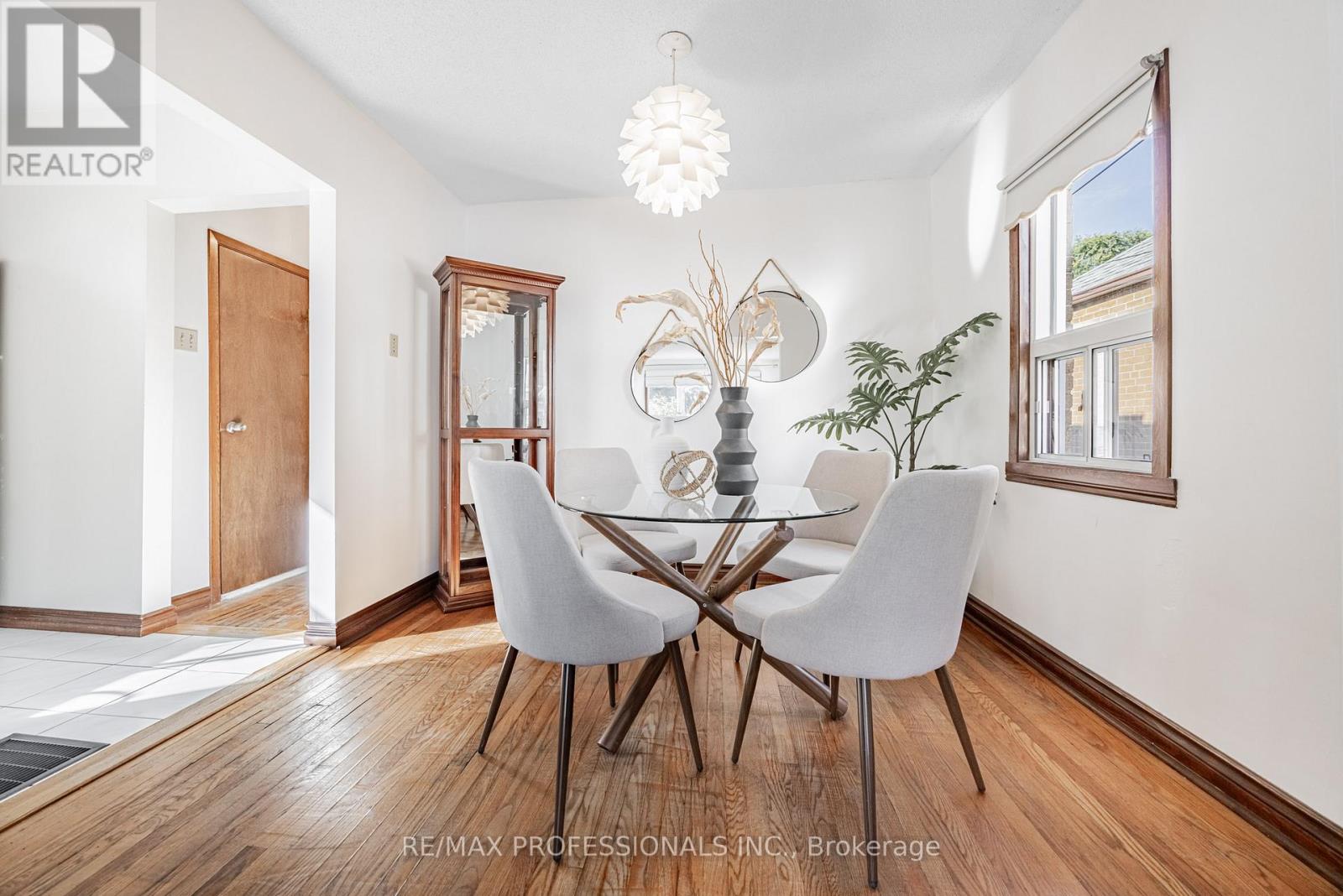 54 Holmesdale Crescent, Toronto, Ontario  M6E 1Y5 - Photo 10 - W12612170