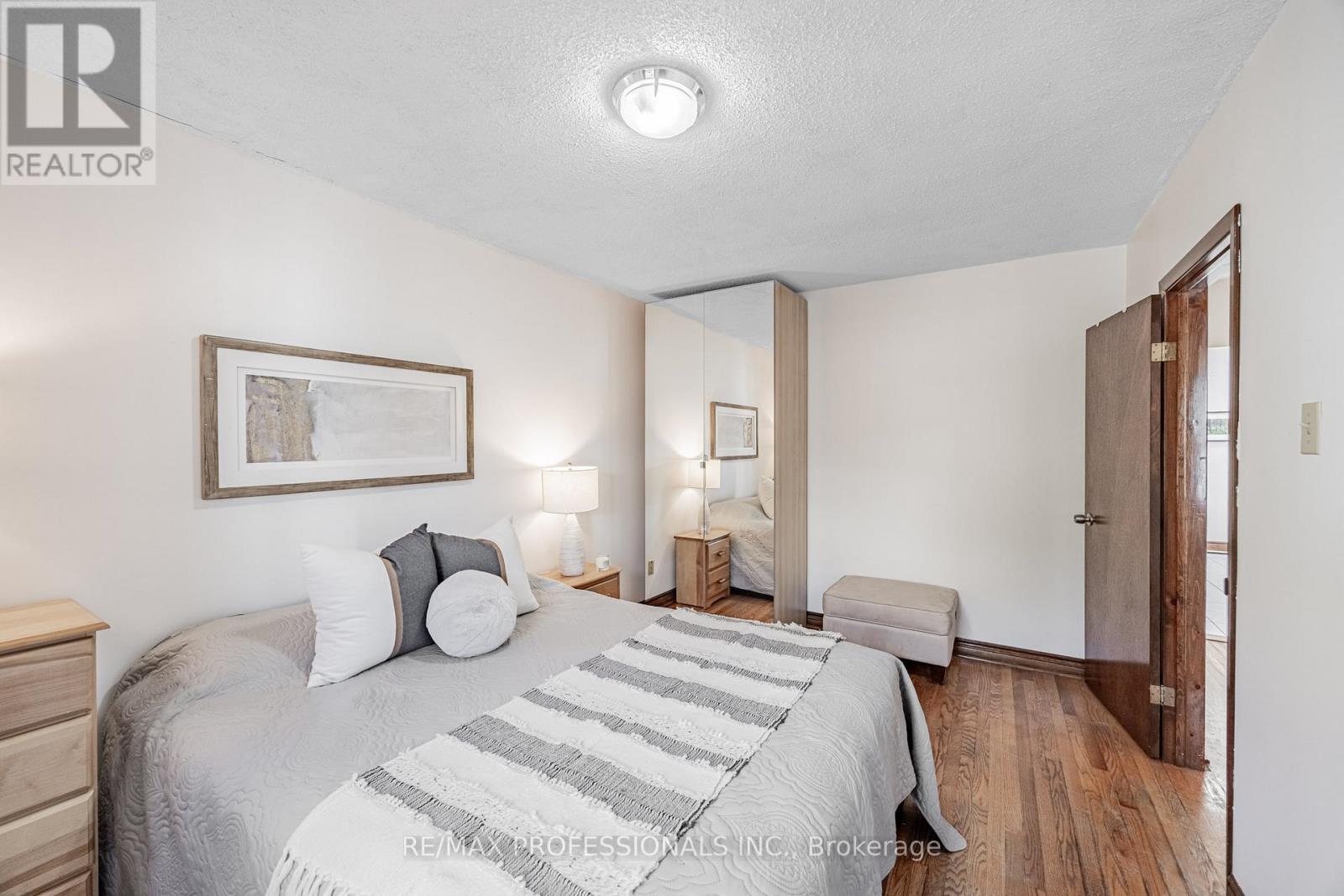 54 Holmesdale Crescent, Toronto, Ontario  M6E 1Y5 - Photo 14 - W12612170