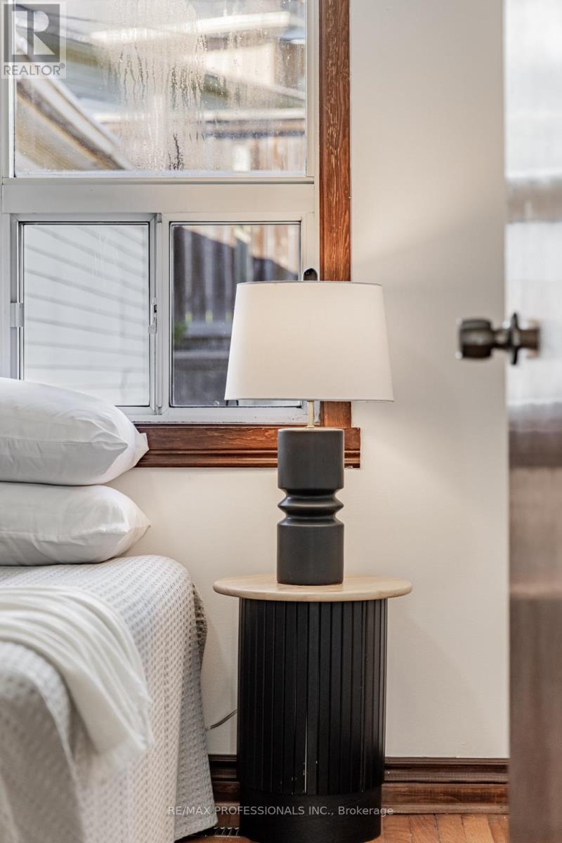 54 Holmesdale Crescent, Toronto, Ontario  M6E 1Y5 - Photo 17 - W12612170