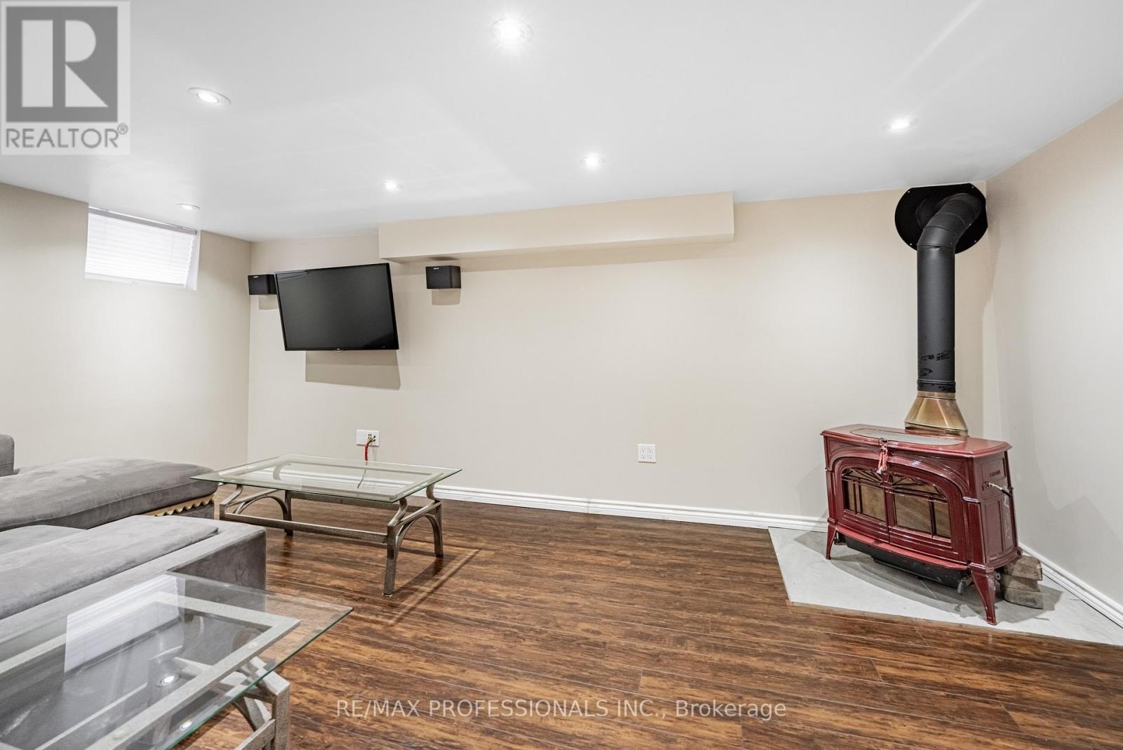 54 Holmesdale Crescent, Toronto, Ontario  M6E 1Y5 - Photo 20 - W12612170