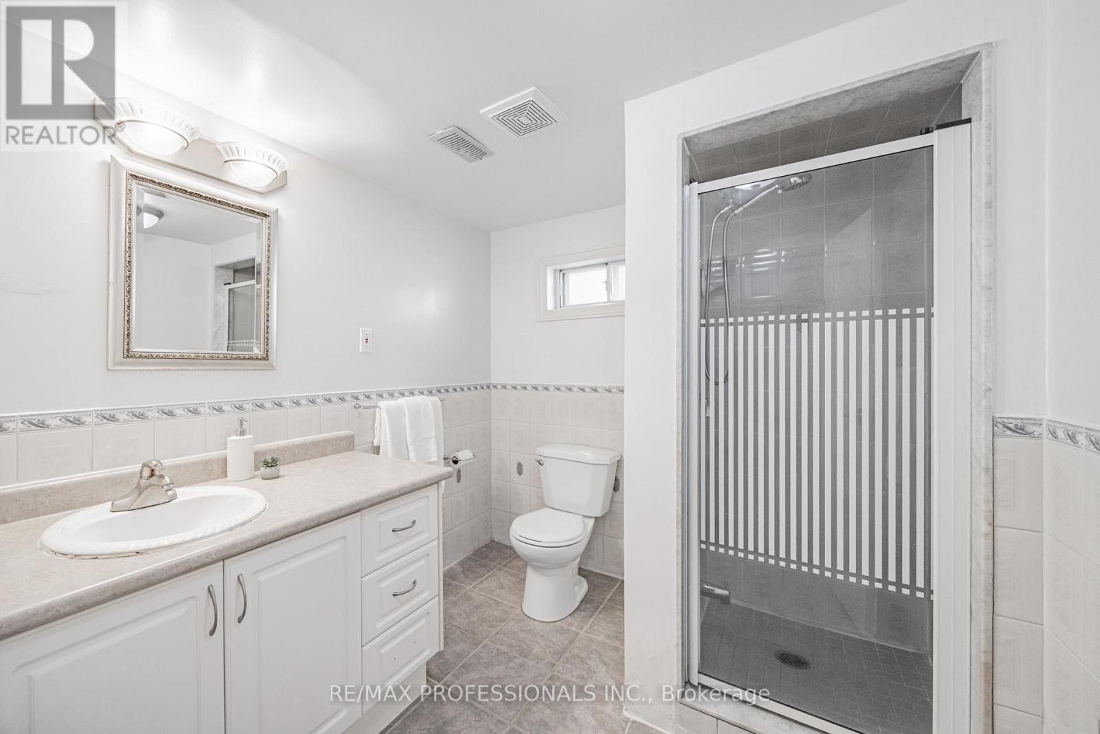 54 Holmesdale Crescent, Toronto, Ontario  M6E 1Y5 - Photo 22 - W12612170