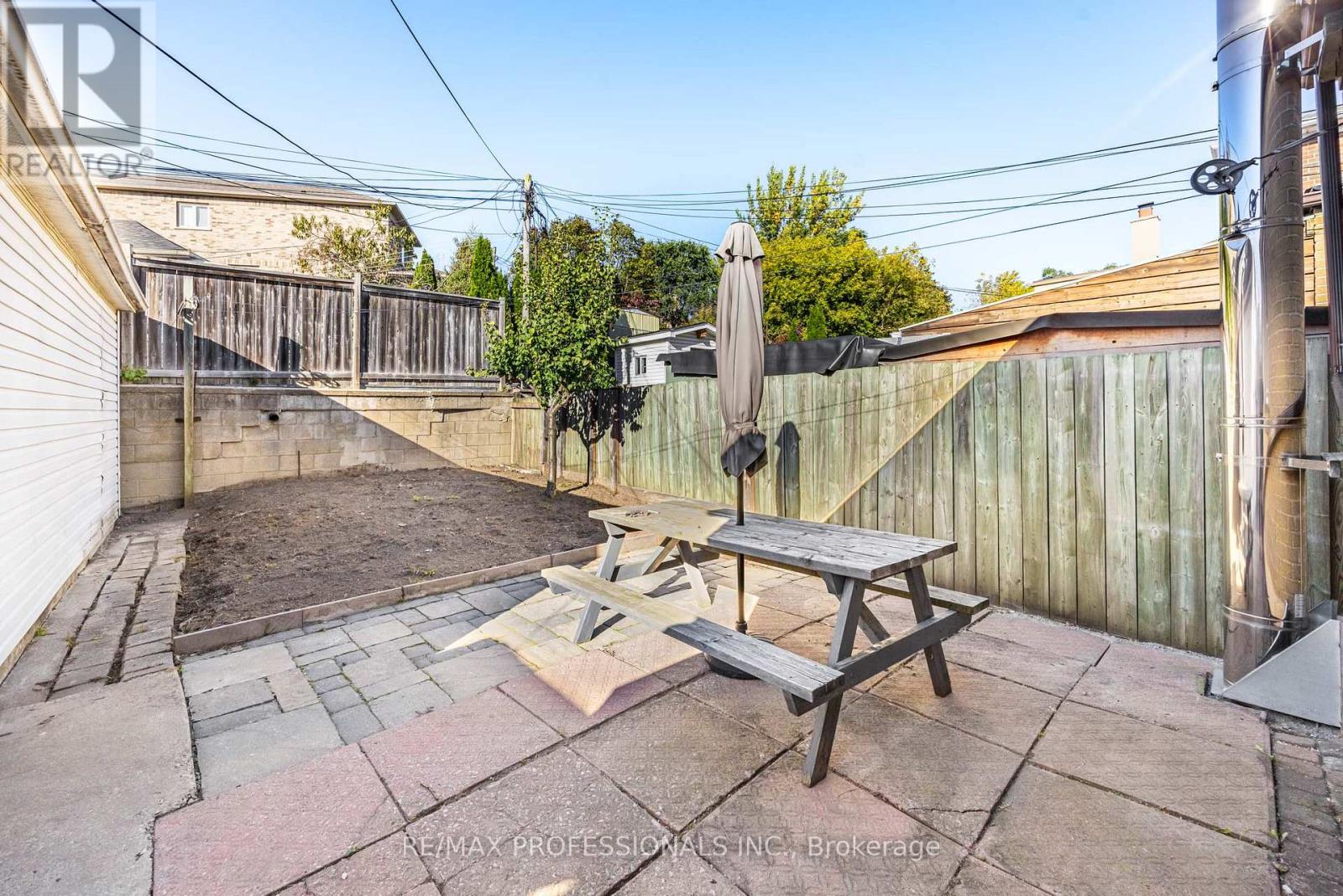 54 Holmesdale Crescent, Toronto, Ontario  M6E 1Y5 - Photo 23 - W12612170