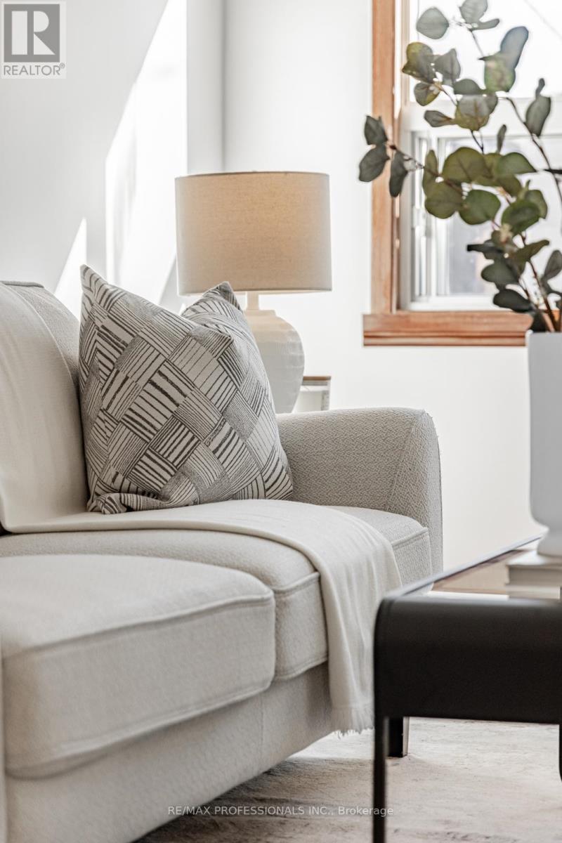 54 Holmesdale Crescent, Toronto, Ontario  M6E 1Y5 - Photo 4 - W12612170