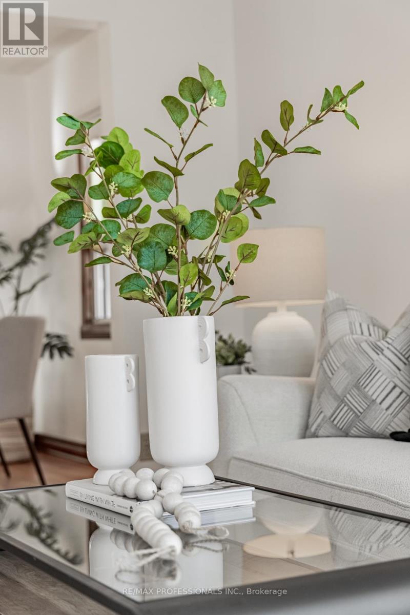 54 Holmesdale Crescent, Toronto, Ontario  M6E 1Y5 - Photo 6 - W12612170