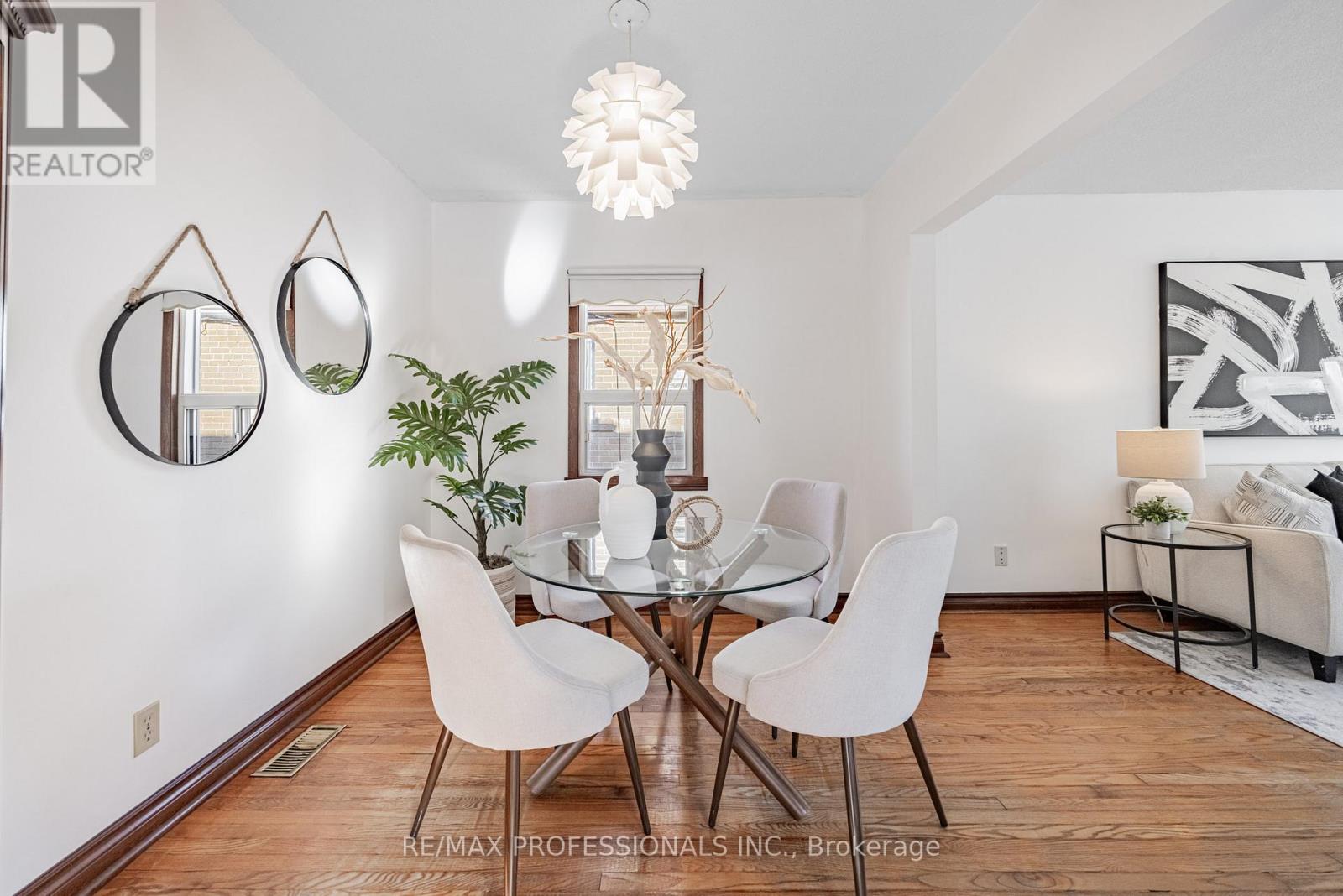 54 Holmesdale Crescent, Toronto, Ontario  M6E 1Y5 - Photo 8 - W12612170