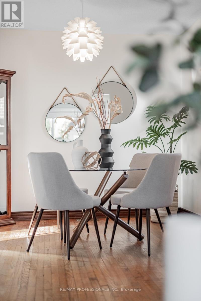 54 Holmesdale Crescent, Toronto, Ontario  M6E 1Y5 - Photo 9 - W12612170