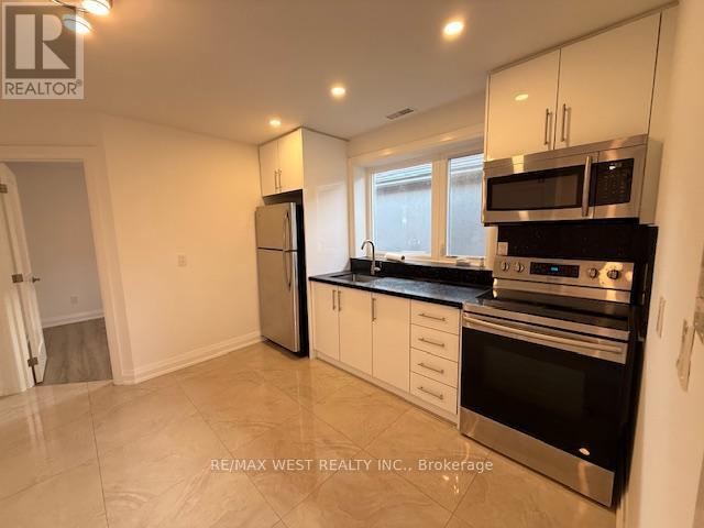 2nd Floor - 191 Rosethorn Avenue, Toronto (Keelesdale-Eglinton West), Ontario  M6N 3L3 - Photo 4 - W12612176