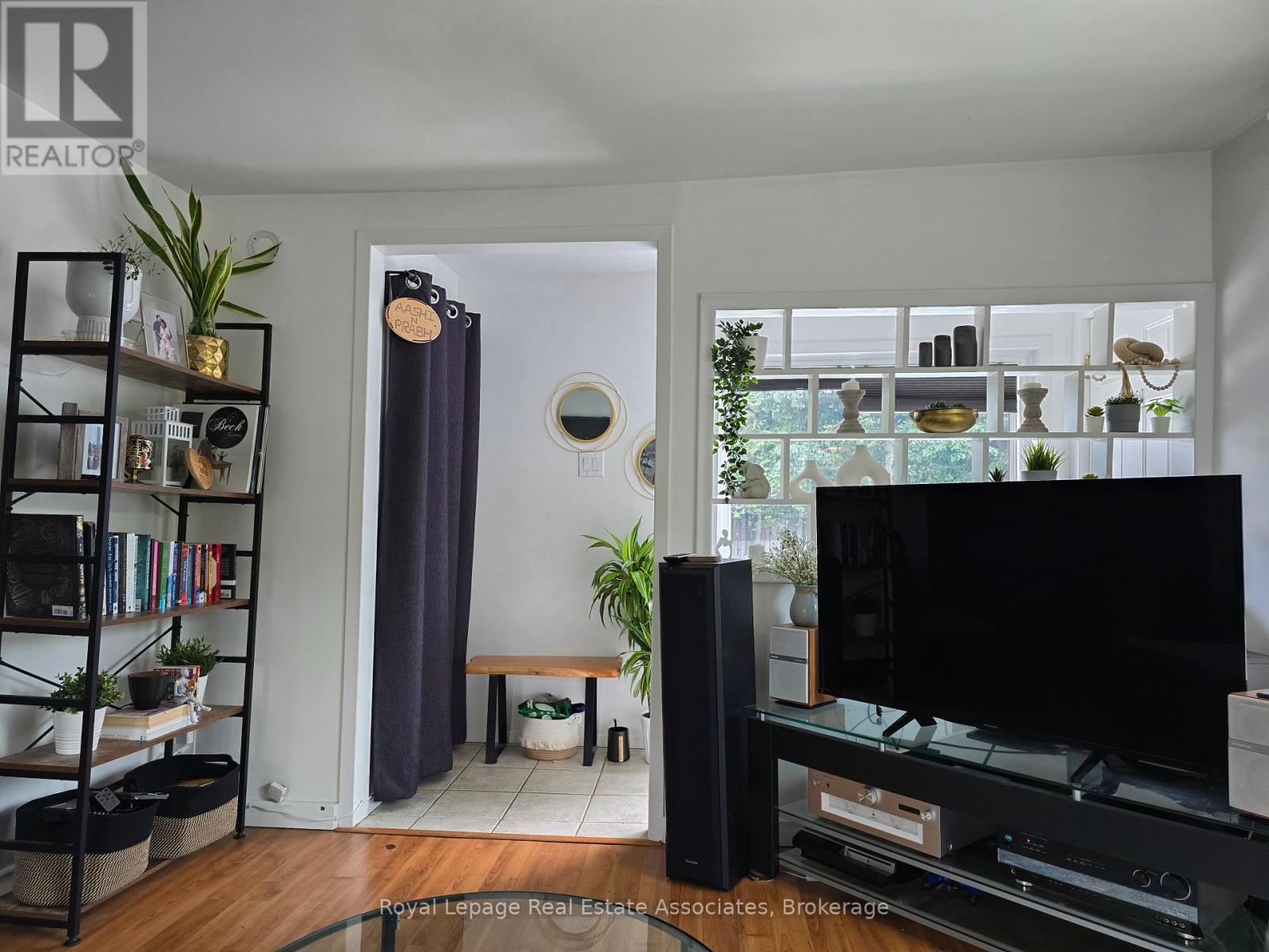 Main - 1109 Caven Street, Mississauga, Ontario  L5G 4J6 - Photo 4 - W12612208