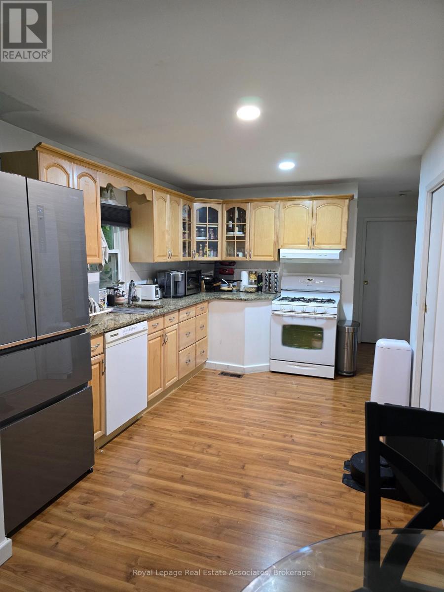 Main - 1109 Caven Street, Mississauga, Ontario  L5G 4J6 - Photo 6 - W12612208