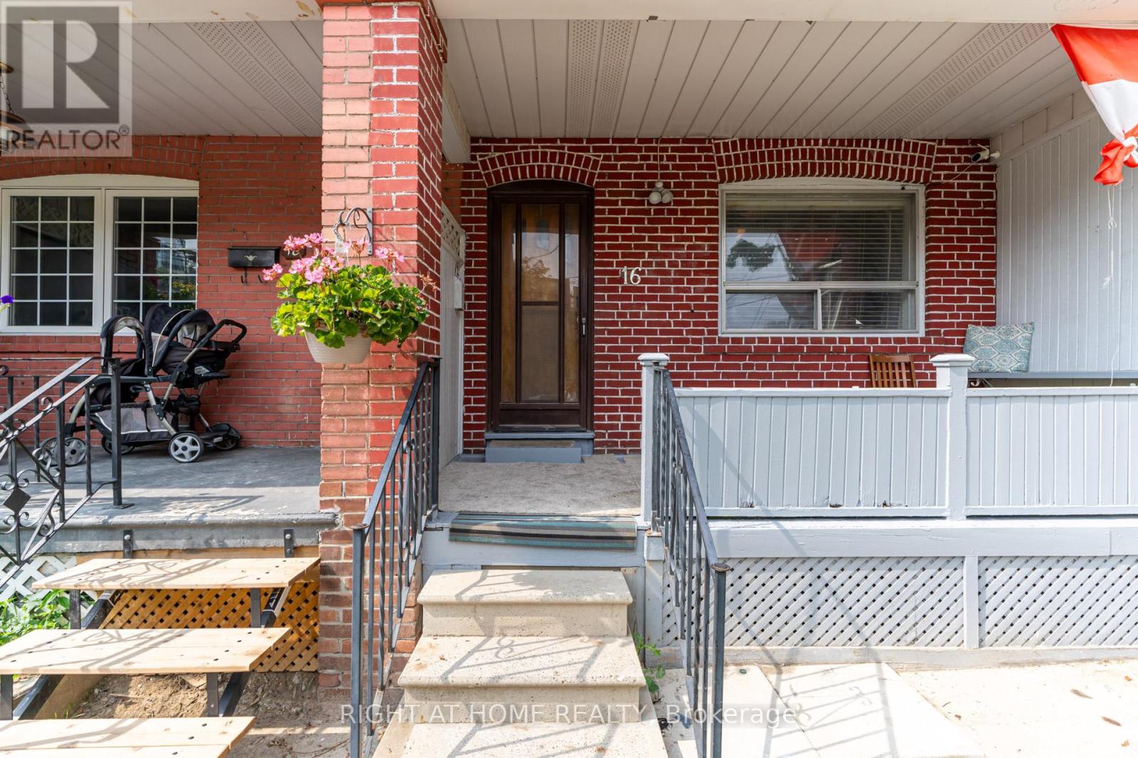 16 Pryor Avenue, Toronto, Ontario  M6N 1M4 - Photo 2 - W12612224