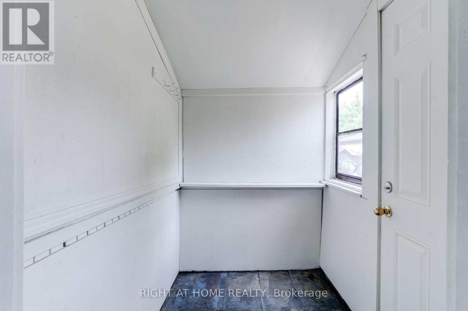 16 Pryor Avenue, Toronto, Ontario  M6N 1M4 - Photo 21 - W12612224