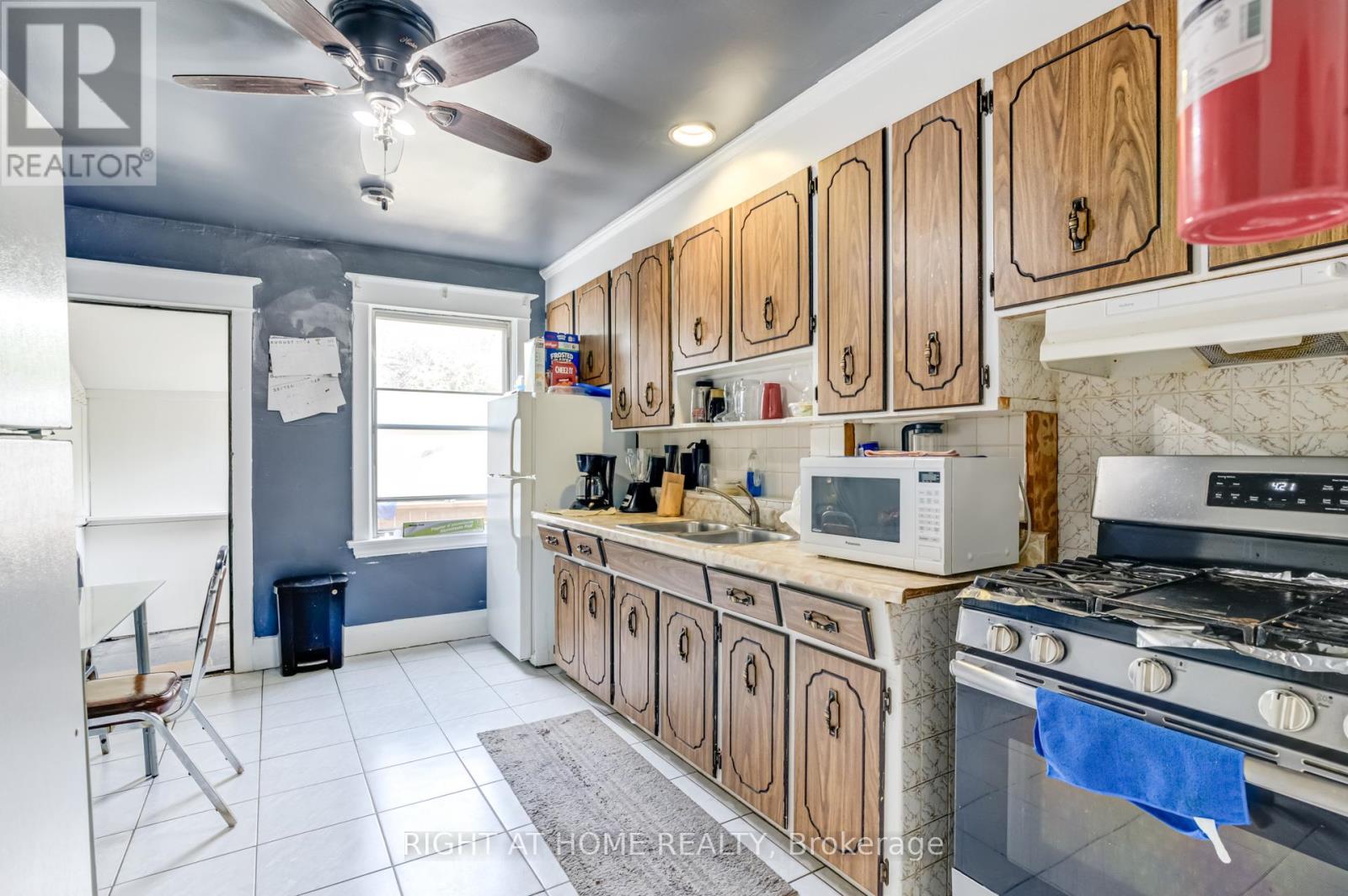 16 Pryor Avenue, Toronto, Ontario  M6N 1M4 - Photo 23 - W12612224