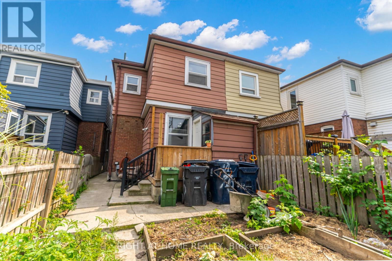 16 Pryor Avenue, Toronto, Ontario  M6N 1M4 - Photo 34 - W12612224