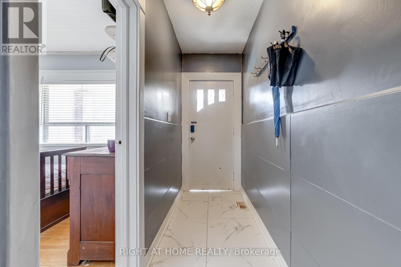 16 Pryor Avenue, Toronto, Ontario  M6N 1M4 - Photo 4 - W12612224