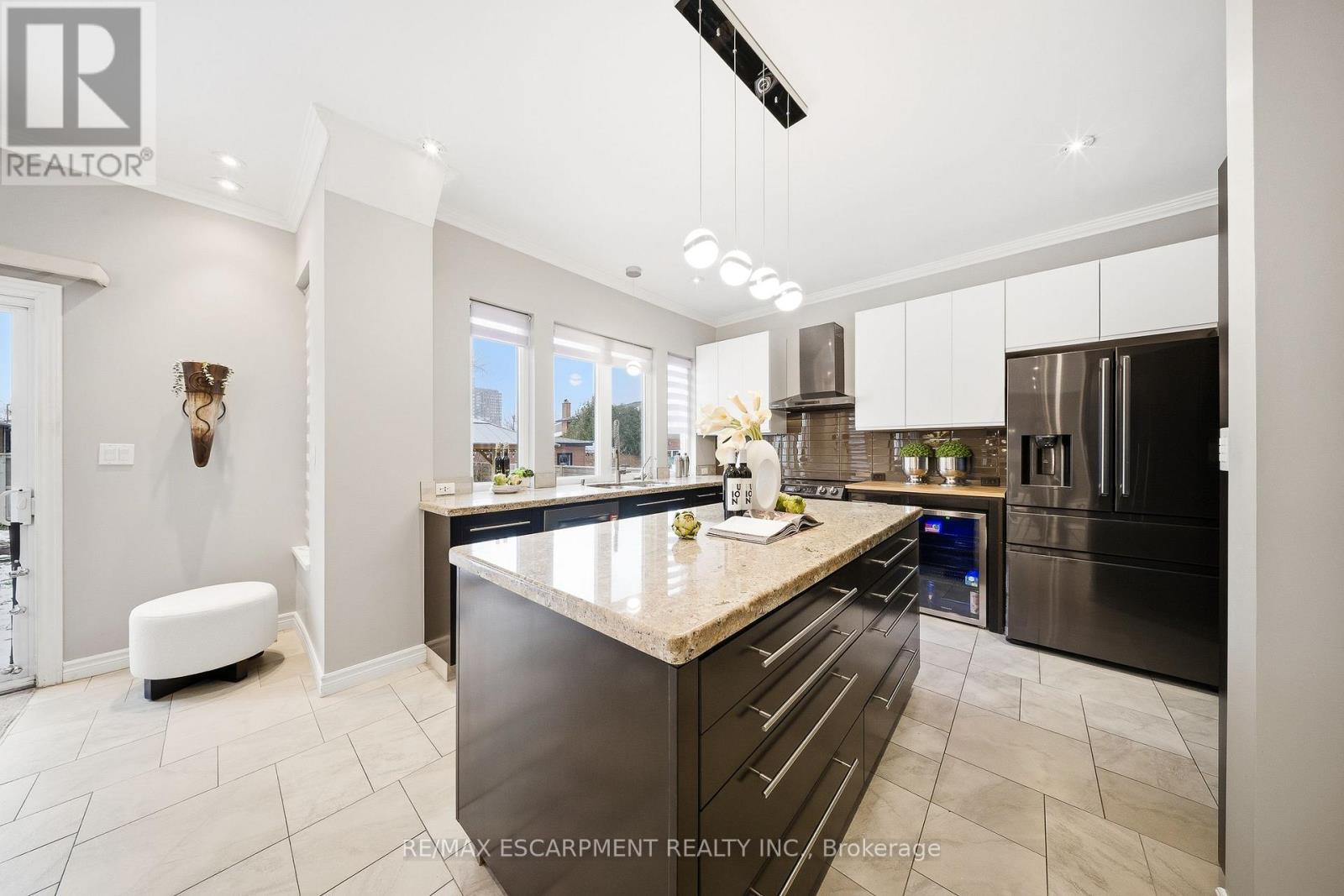 3205 Rolling Stone Court, Mississauga, Ontario  L5B 1V8 - Photo 13 - W12612256