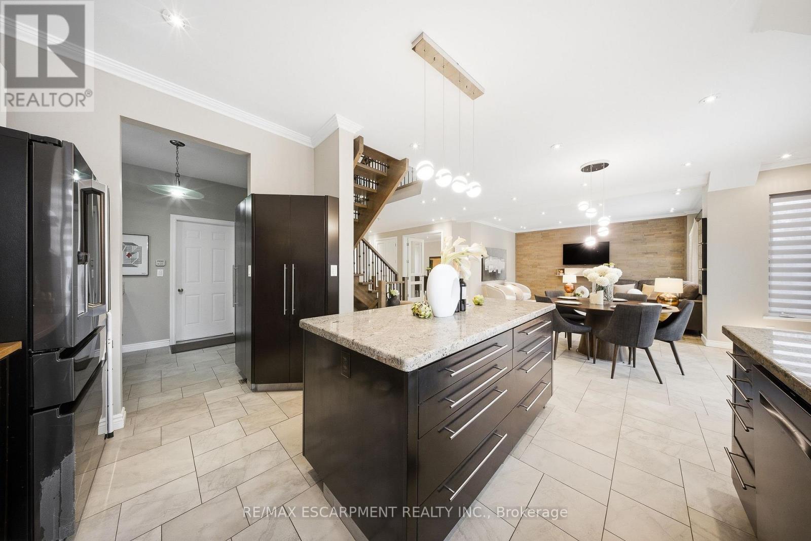 3205 Rolling Stone Court, Mississauga, Ontario  L5B 1V8 - Photo 15 - W12612256