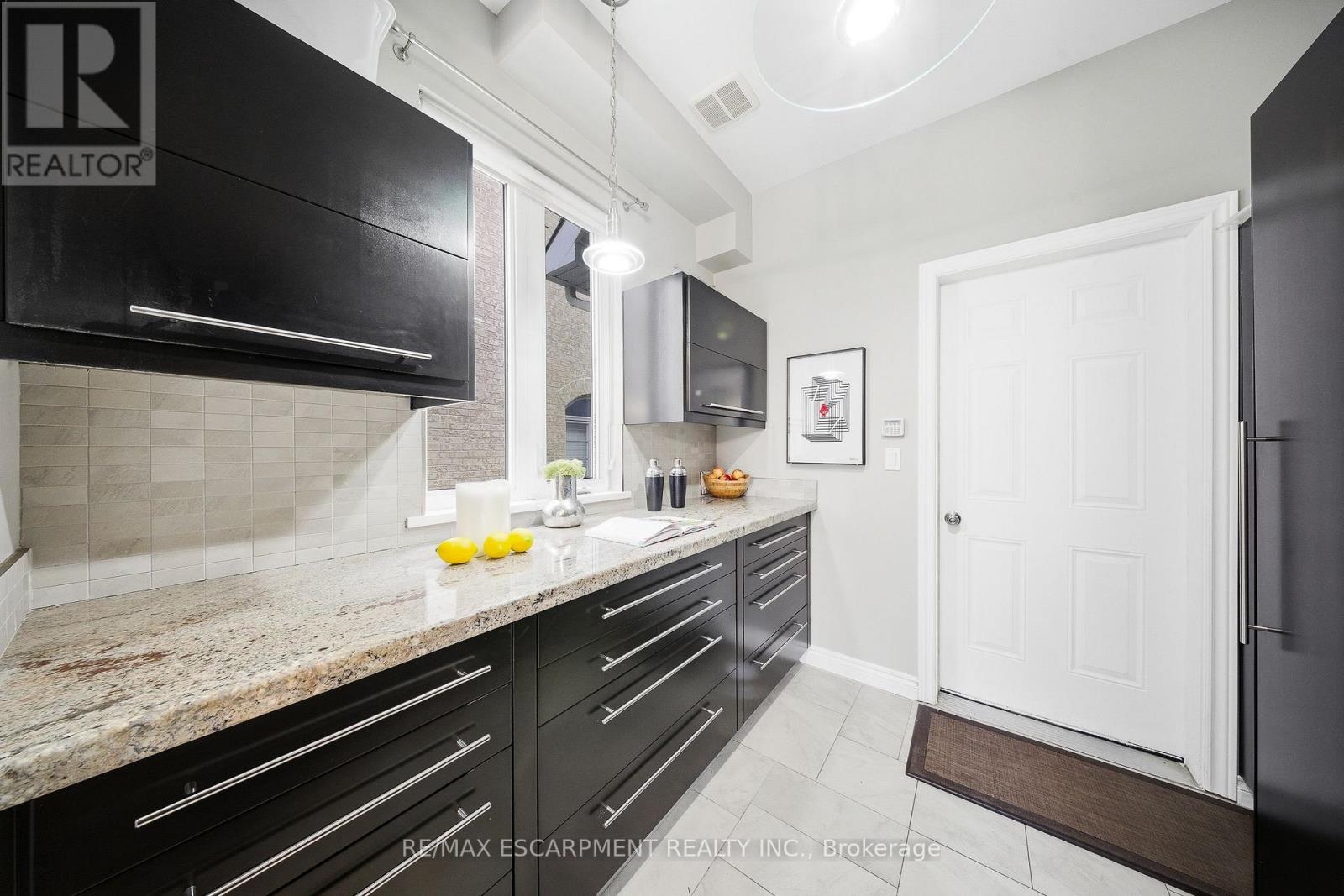 3205 Rolling Stone Court, Mississauga, Ontario  L5B 1V8 - Photo 17 - W12612256