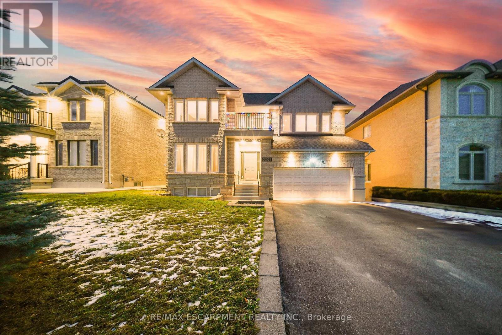 3205 Rolling Stone Court, Mississauga, Ontario  L5B 1V8 - Photo 2 - W12612256