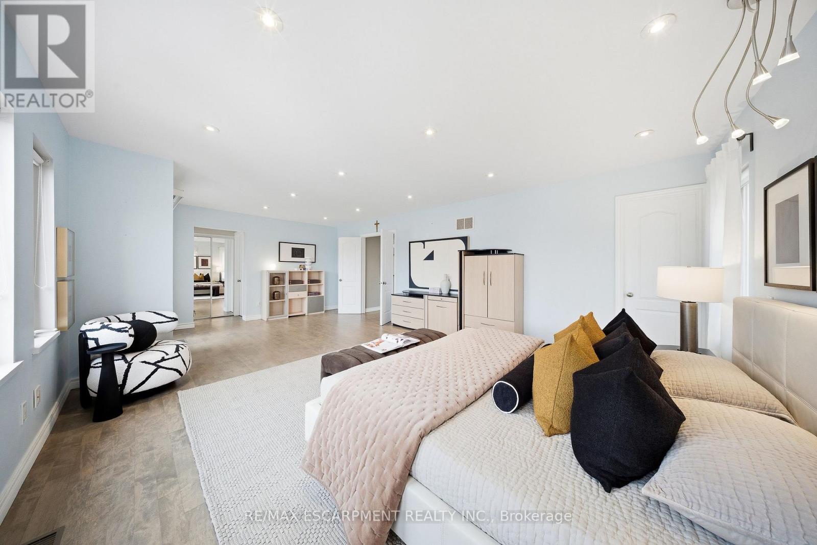 3205 Rolling Stone Court, Mississauga, Ontario  L5B 1V8 - Photo 28 - W12612256