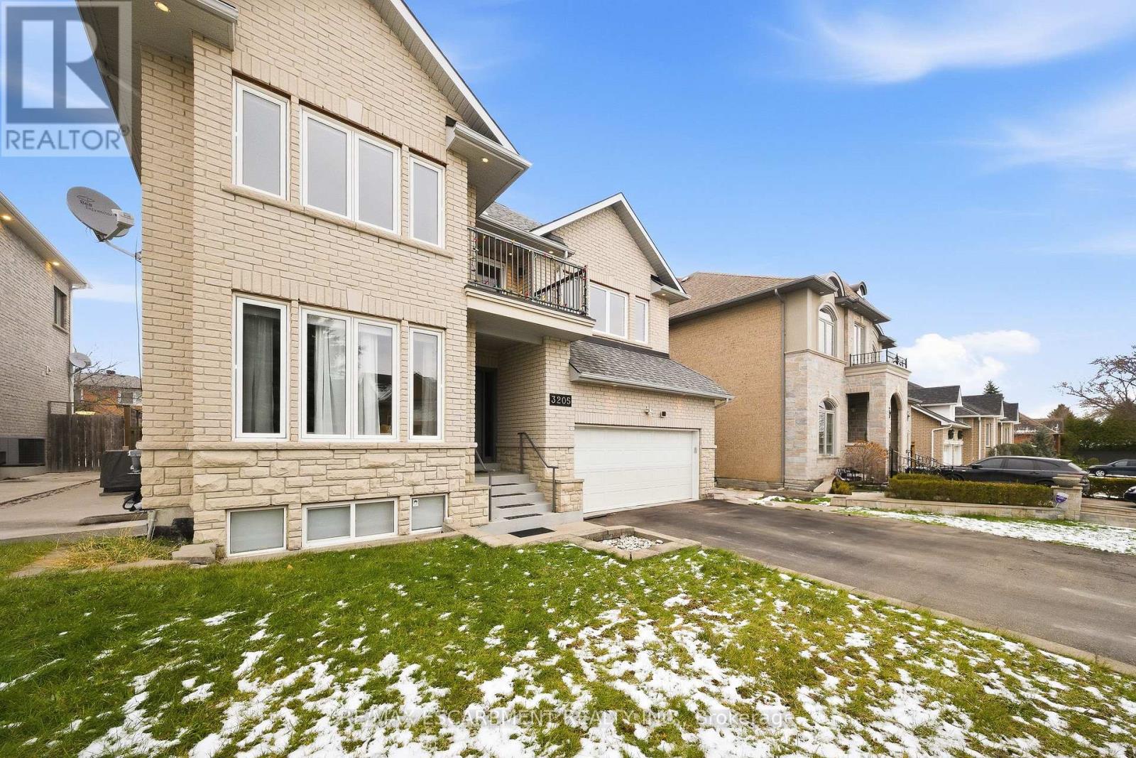 3205 Rolling Stone Court, Mississauga, Ontario  L5B 1V8 - Photo 3 - W12612256