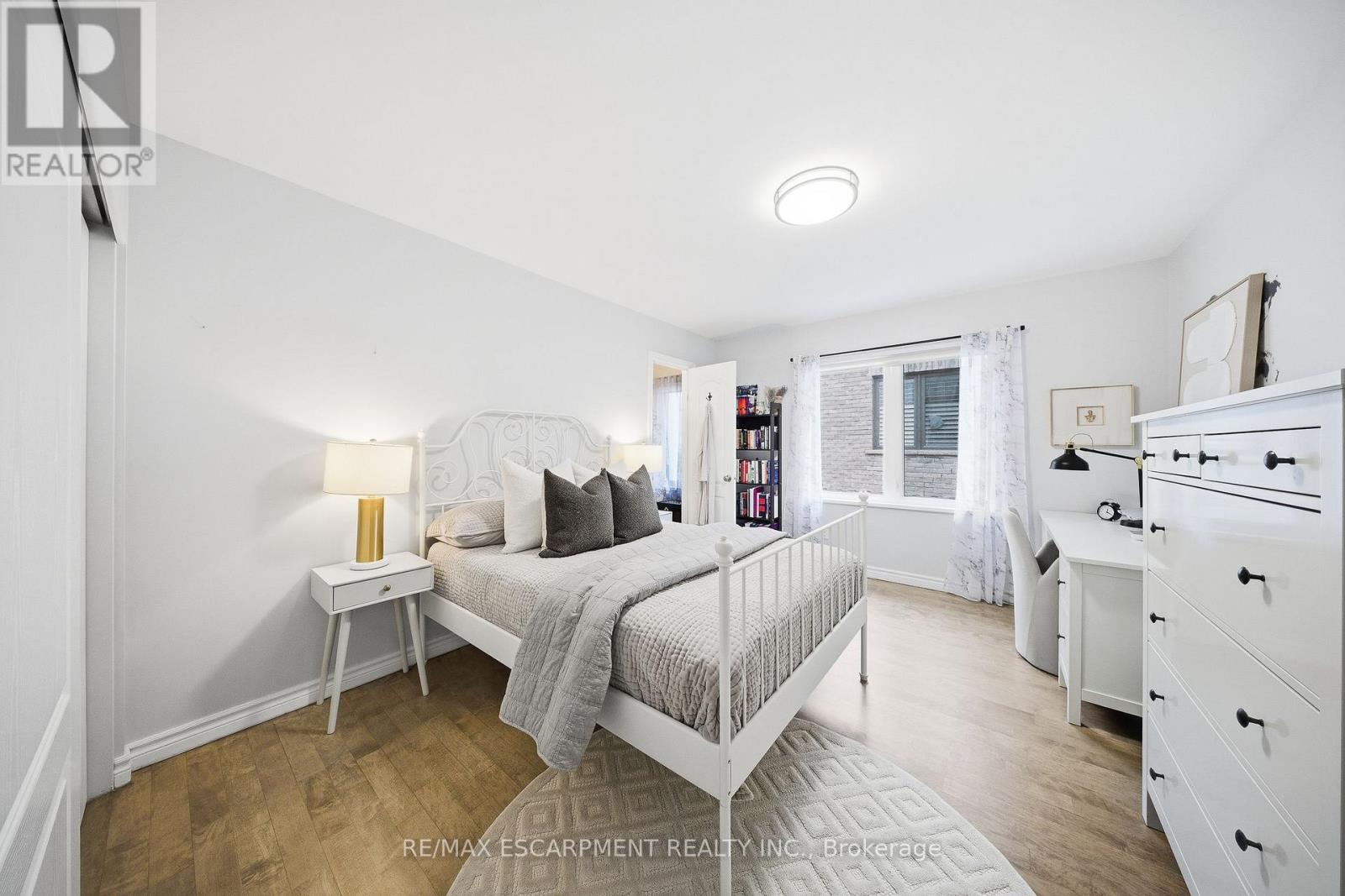 3205 Rolling Stone Court, Mississauga, Ontario  L5B 1V8 - Photo 31 - W12612256