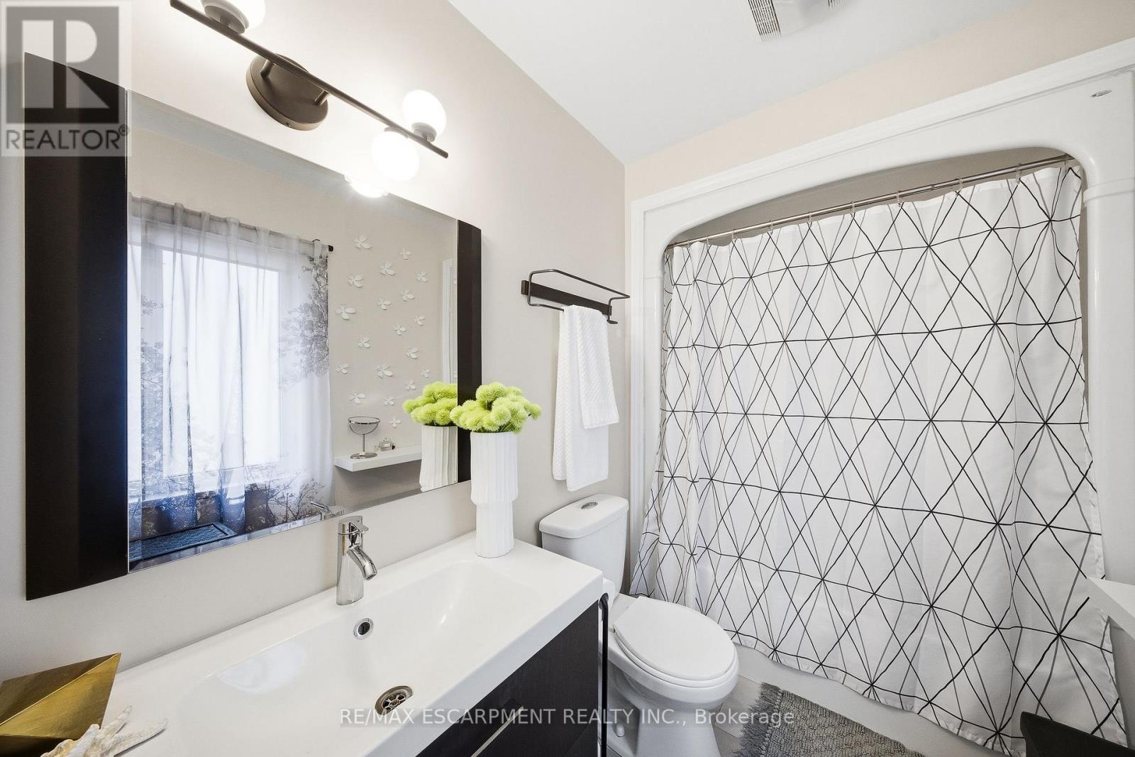 3205 Rolling Stone Court, Mississauga, Ontario  L5B 1V8 - Photo 33 - W12612256