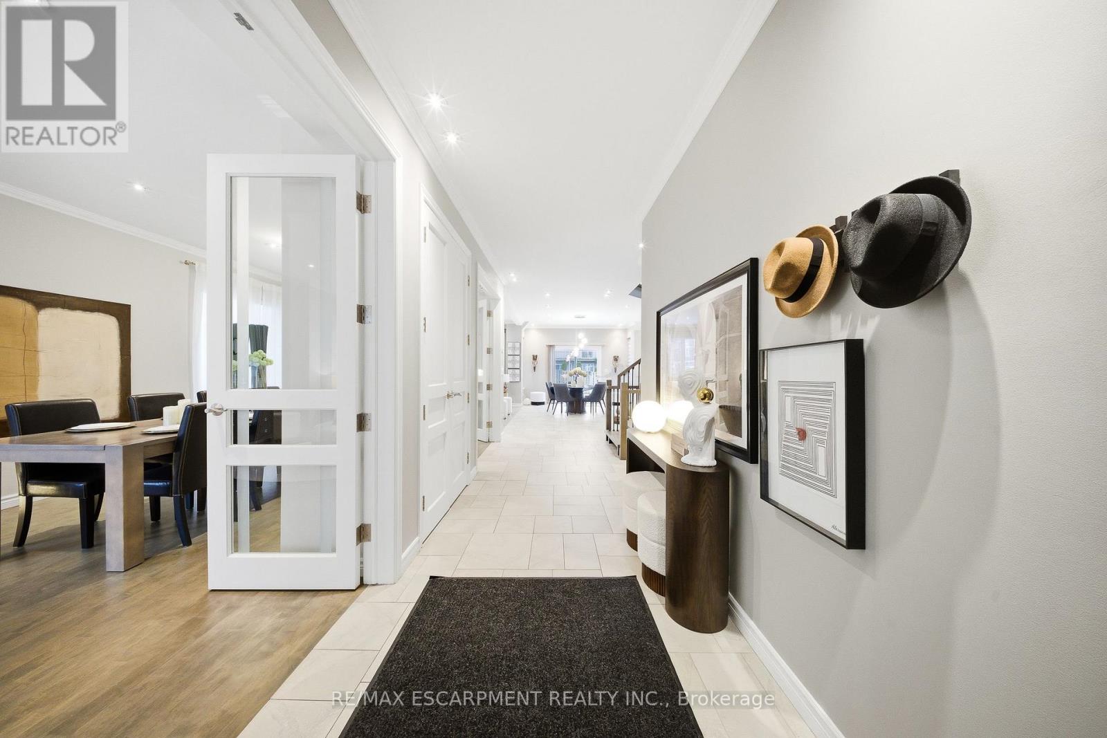 3205 Rolling Stone Court, Mississauga, Ontario  L5B 1V8 - Photo 4 - W12612256