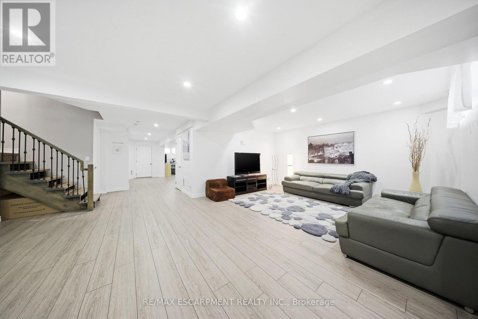 3205 Rolling Stone Court, Mississauga, Ontario  L5B 1V8 - Photo 43 - W12612256